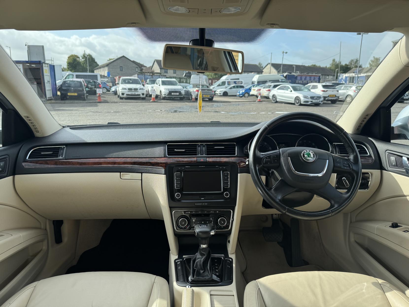 Skoda Superb 1.8 TSI Elegance Hatchback 5dr Petrol DSG Euro 4 (160 ps)