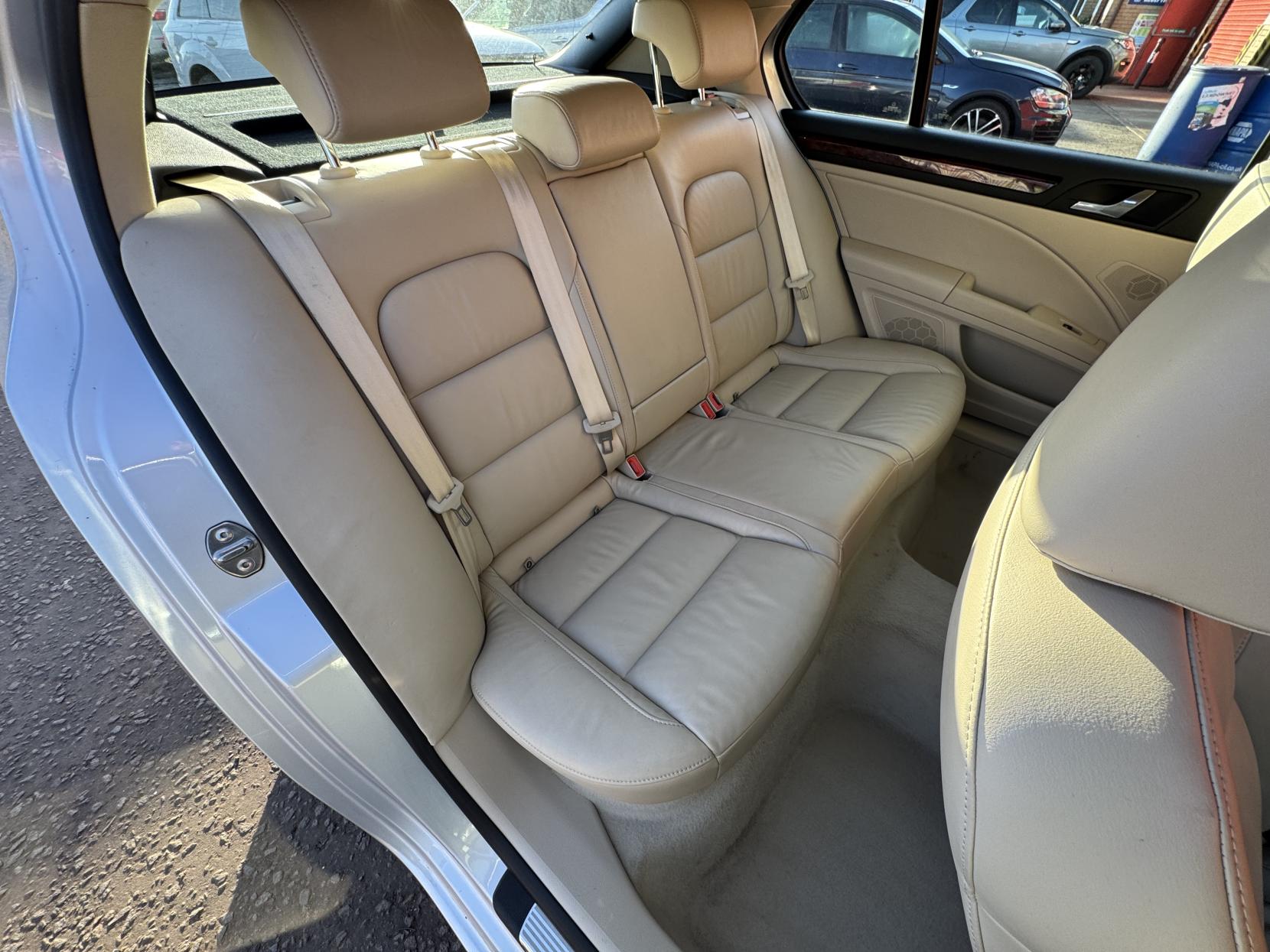 Skoda Superb 1.8 TSI Elegance Hatchback 5dr Petrol DSG Euro 4 (160 ps)