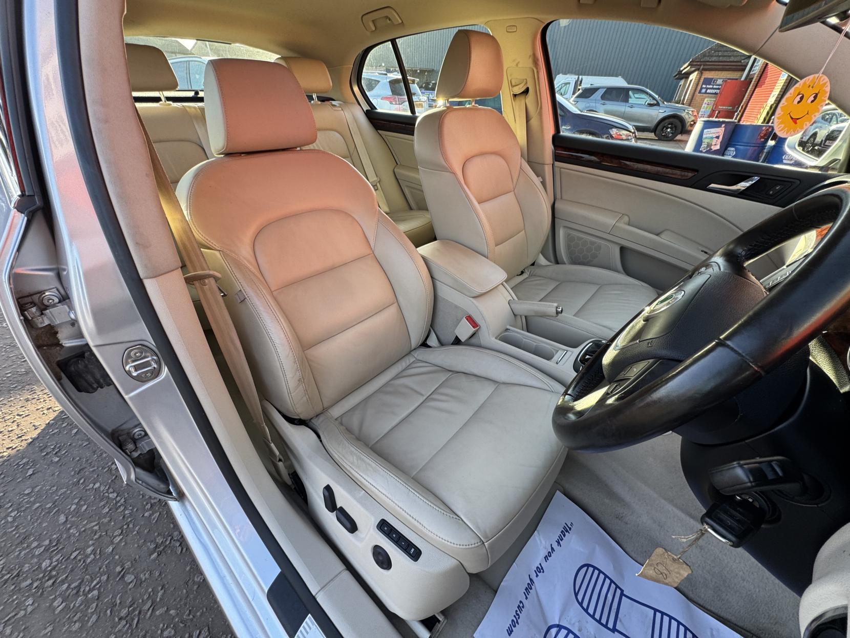 Skoda Superb 1.8 TSI Elegance Hatchback 5dr Petrol DSG Euro 4 (160 ps)