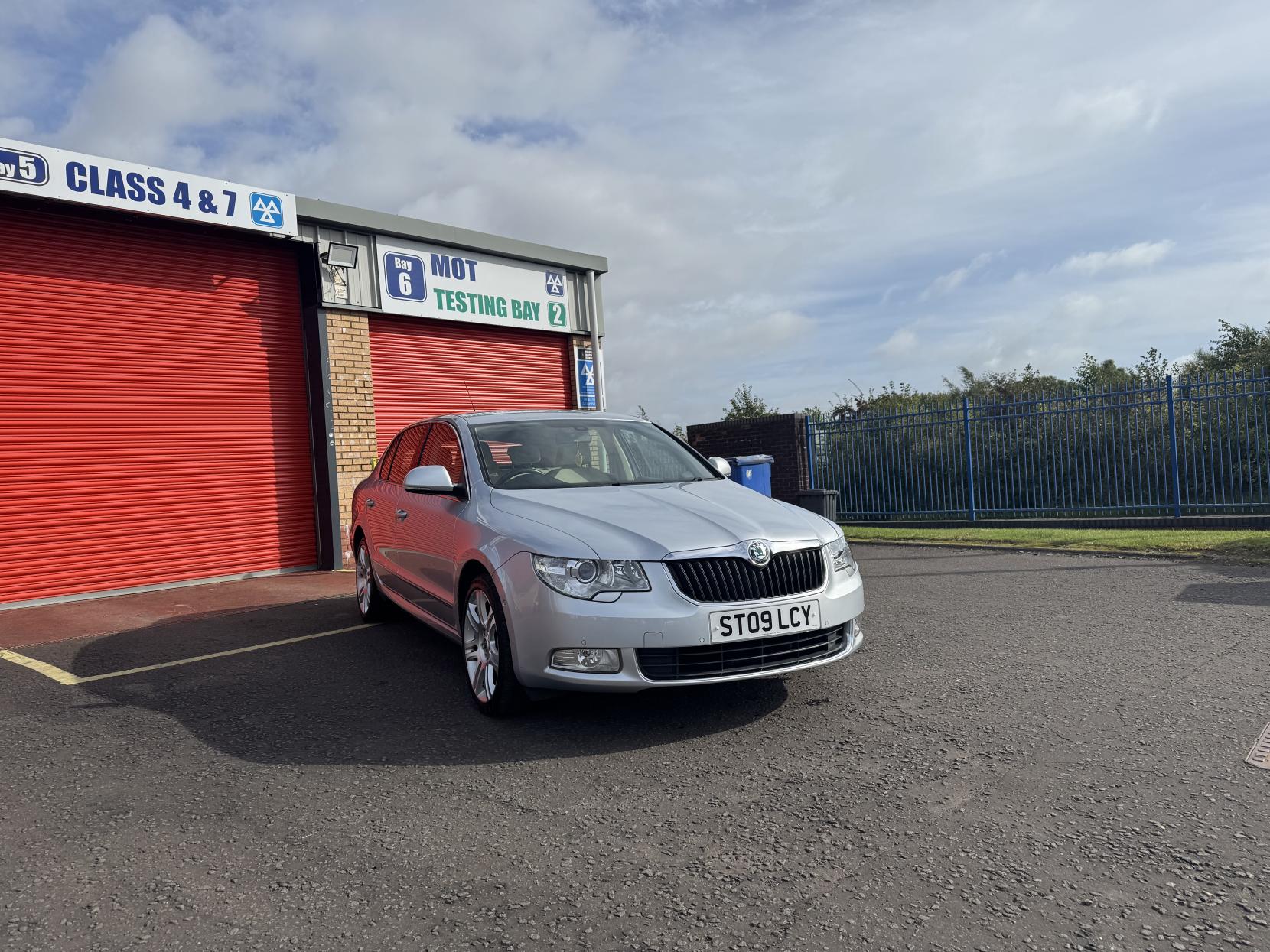 Skoda Superb 1.8 TSI Elegance Hatchback 5dr Petrol DSG Euro 4 (160 ps)