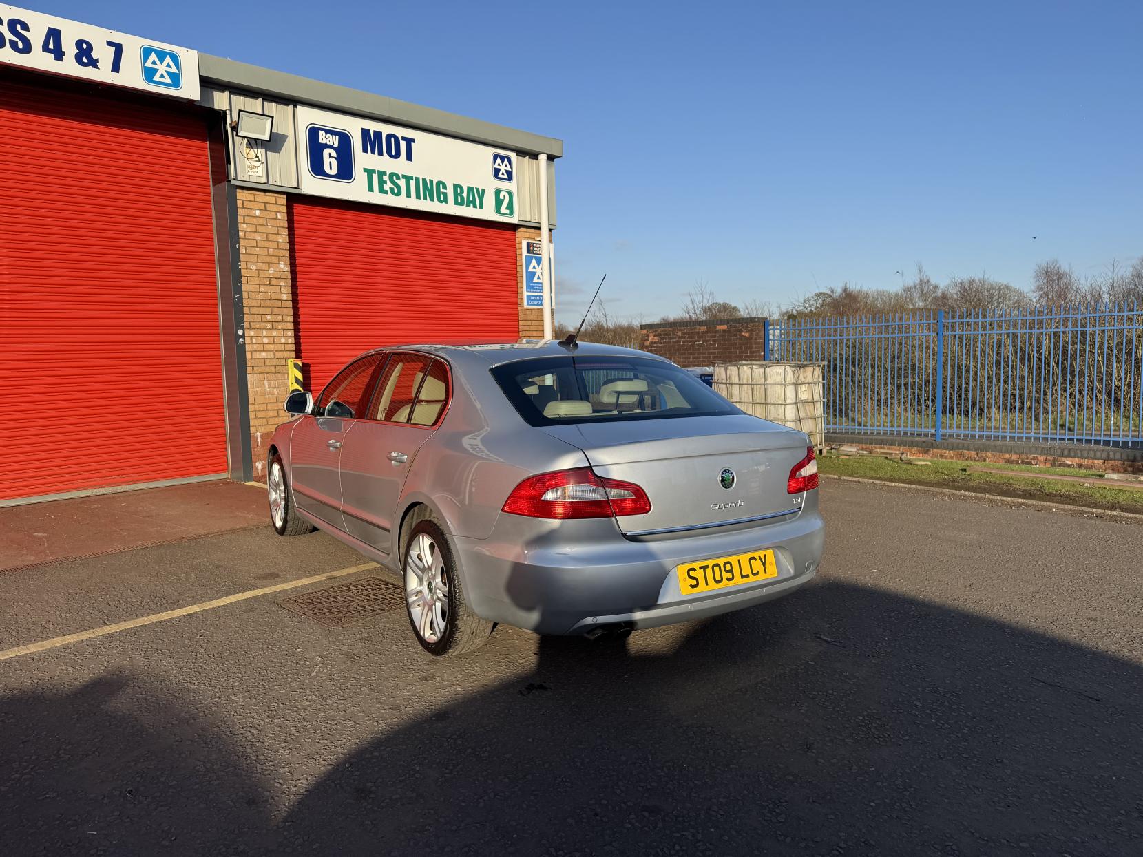 Skoda Superb 1.8 TSI Elegance Hatchback 5dr Petrol DSG Euro 4 (160 ps)