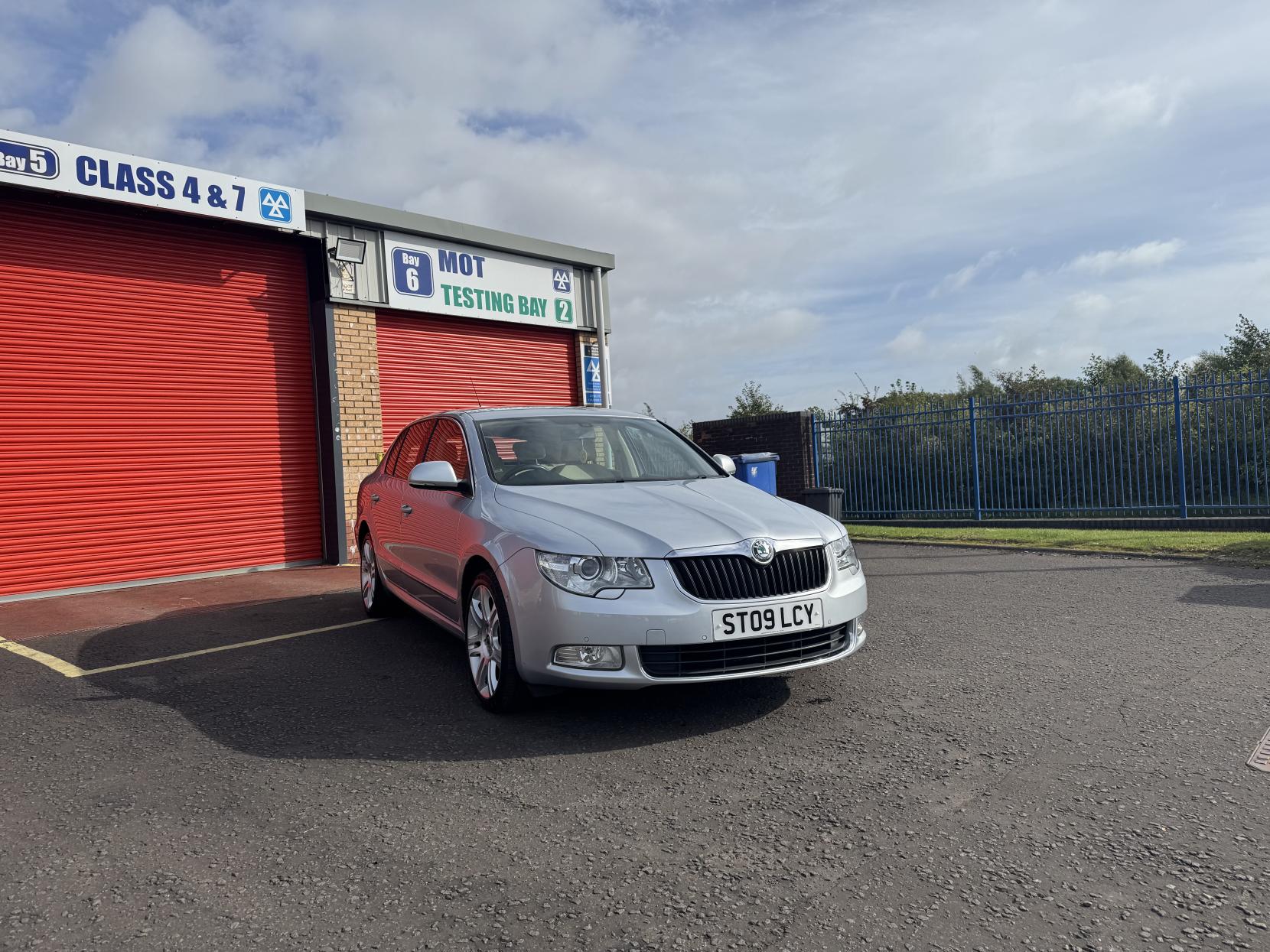 Skoda Superb 1.8 TSI Elegance Hatchback 5dr Petrol DSG Euro 4 (160 ps)