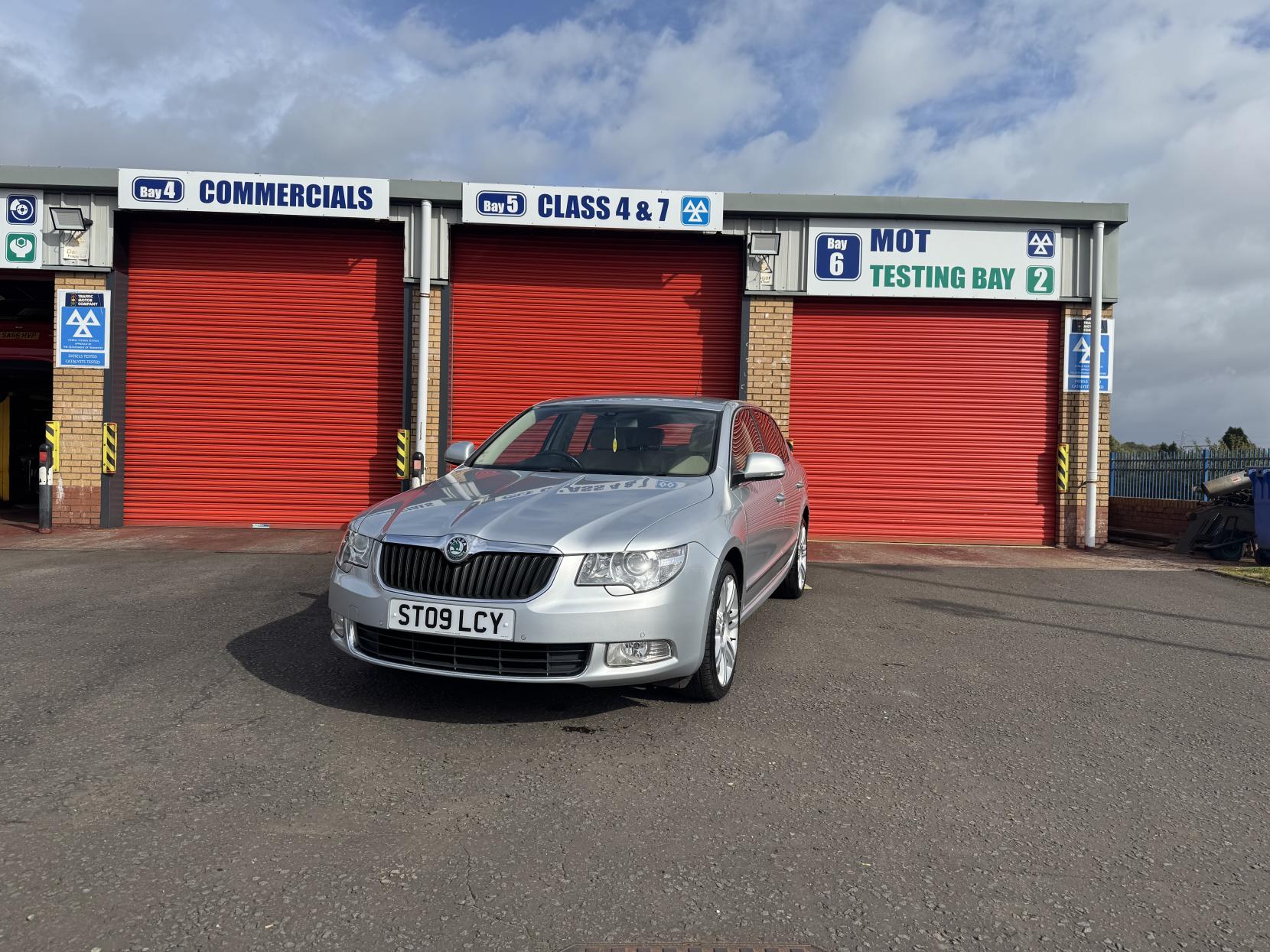 Skoda Superb 1.8 TSI Elegance Hatchback 5dr Petrol DSG Euro 4 (160 ps)