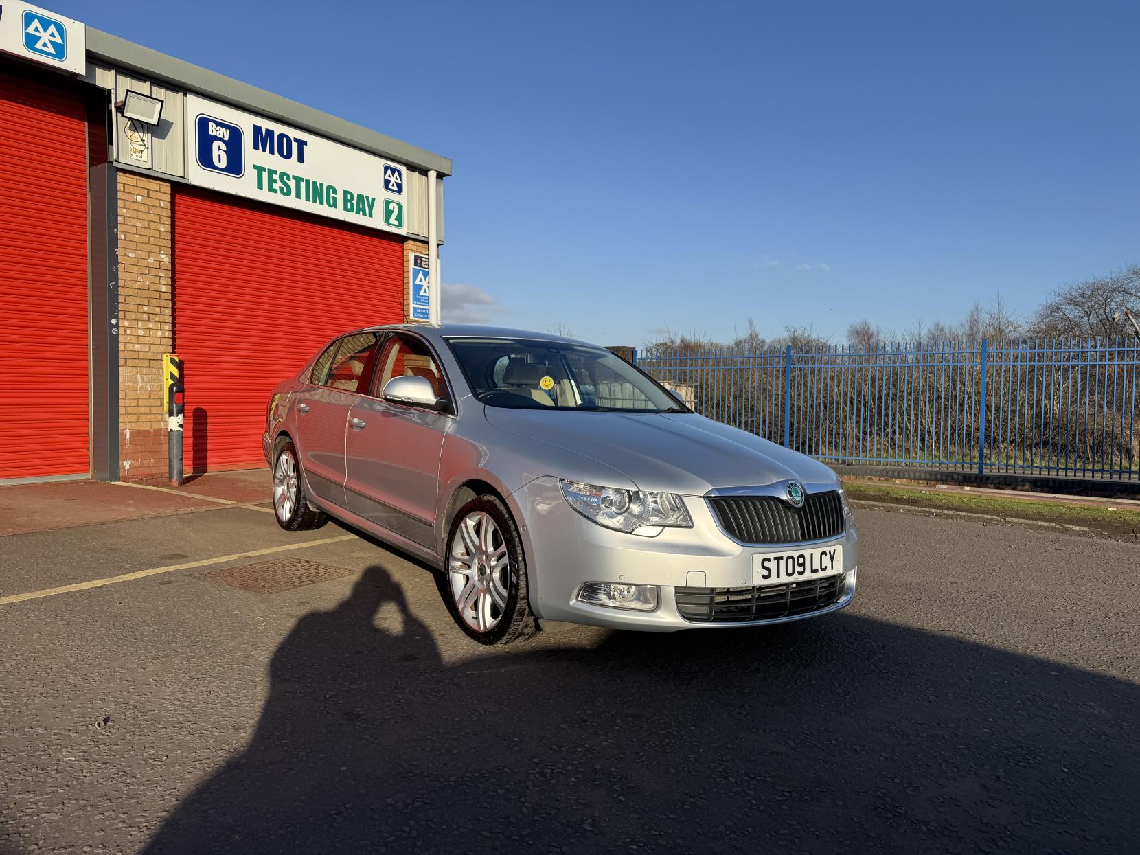 Skoda Superb 1.8 TSI Elegance Hatchback 5dr Petrol DSG Euro 4 (160 ps)