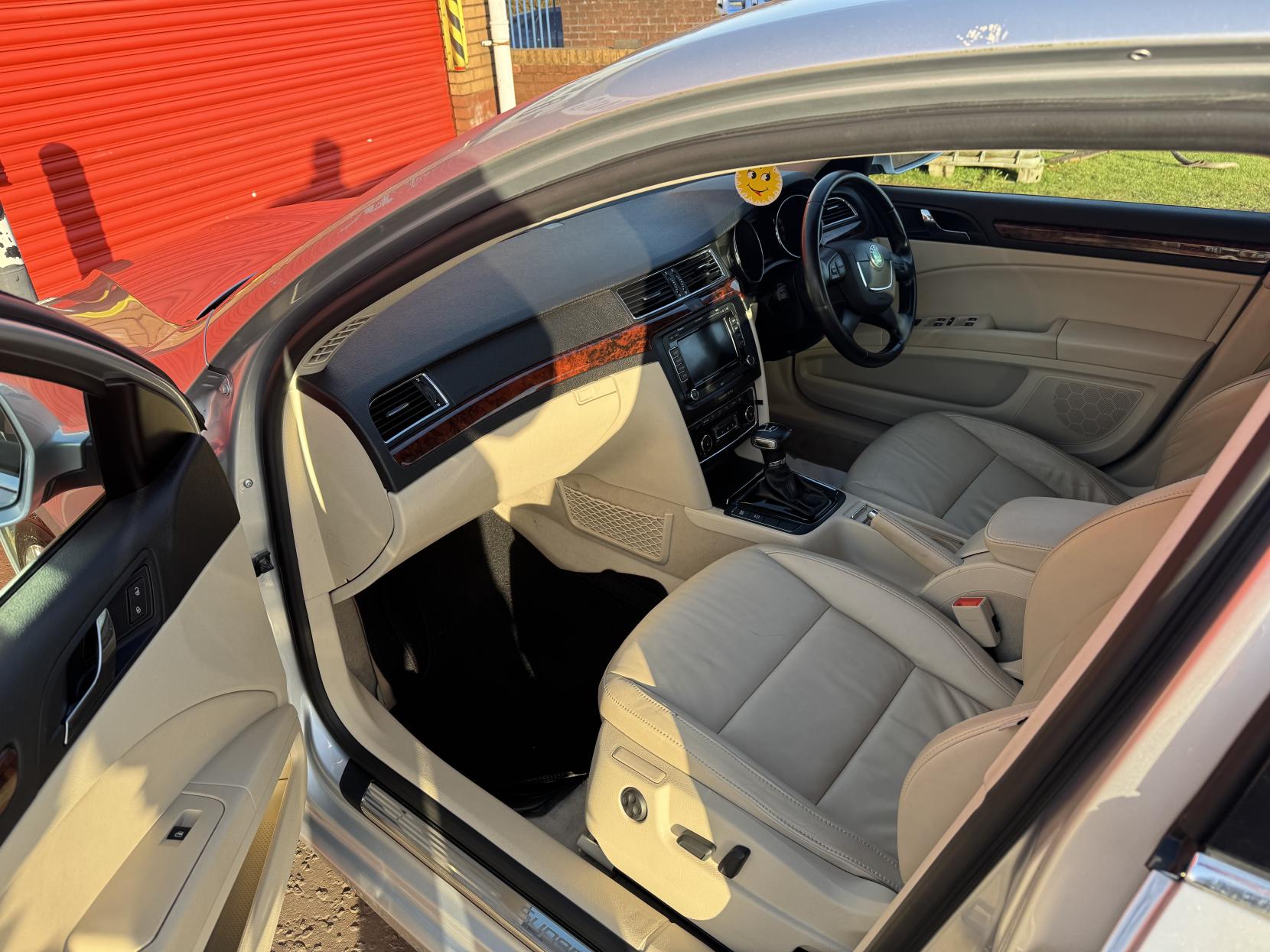 Skoda Superb 1.8 TSI Elegance Hatchback 5dr Petrol DSG Euro 4 (160 ps)