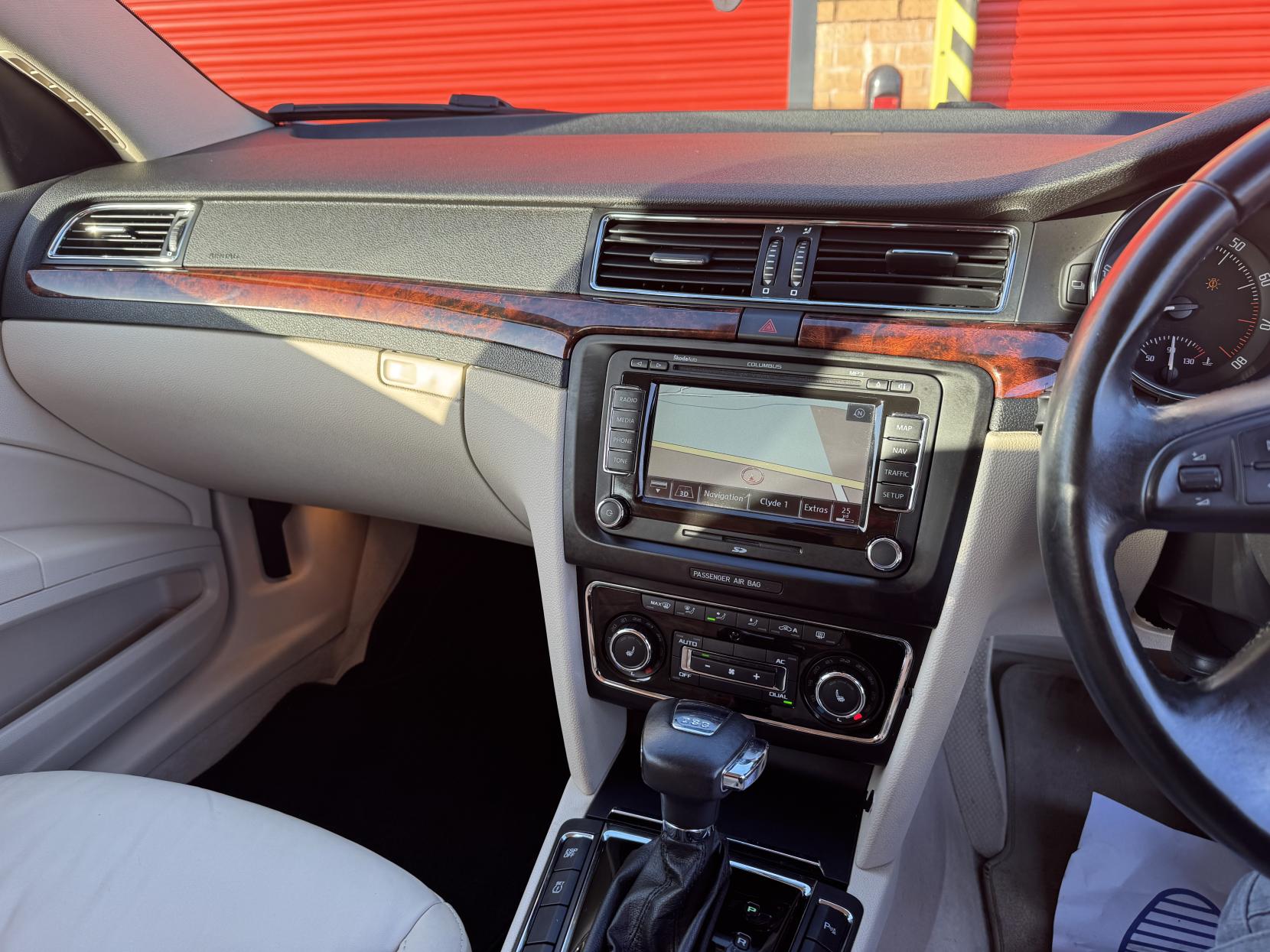 Skoda Superb 1.8 TSI Elegance Hatchback 5dr Petrol DSG Euro 4 (160 ps)