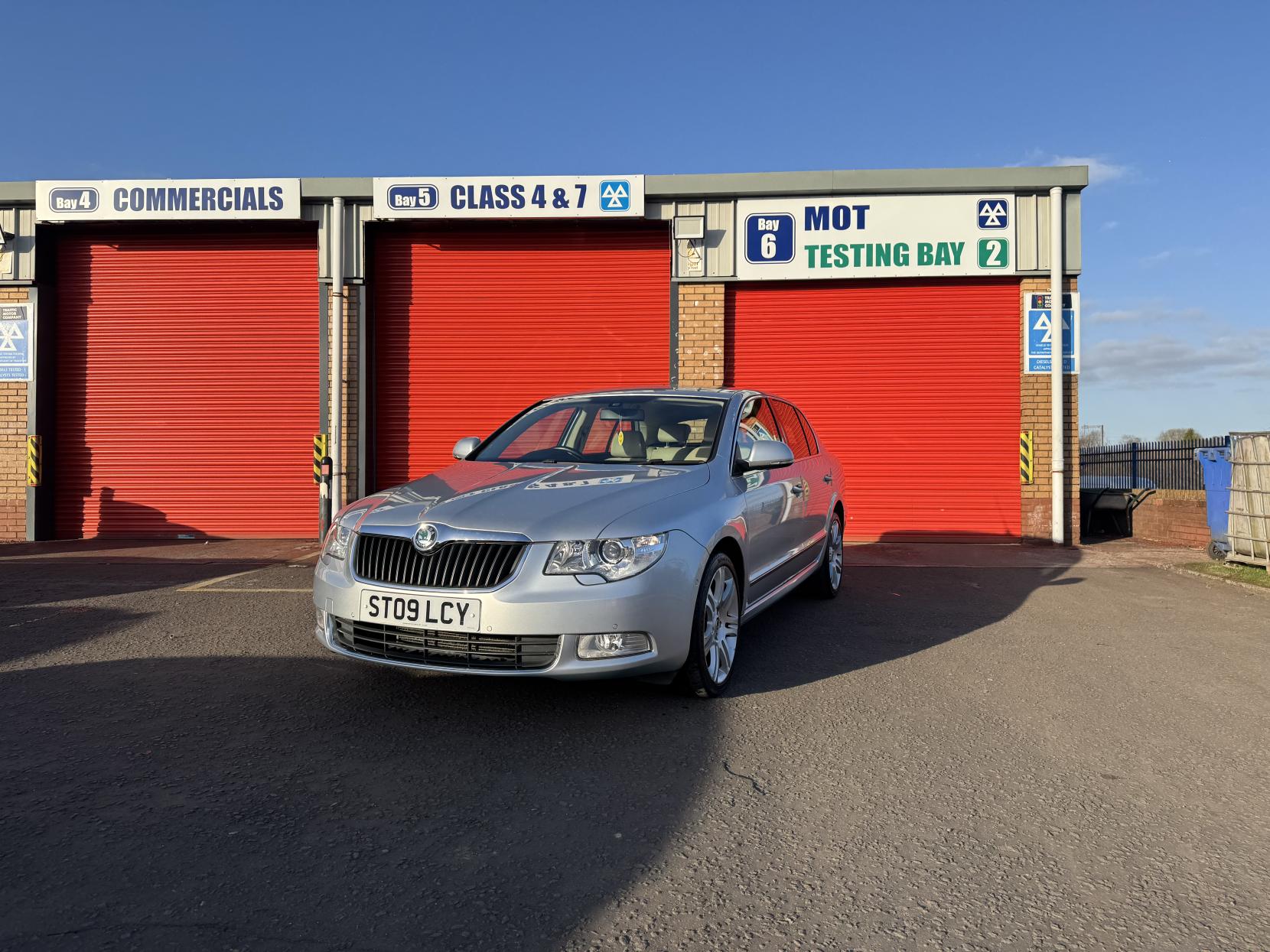 Skoda Superb 1.8 TSI Elegance Hatchback 5dr Petrol DSG Euro 4 (160 ps)