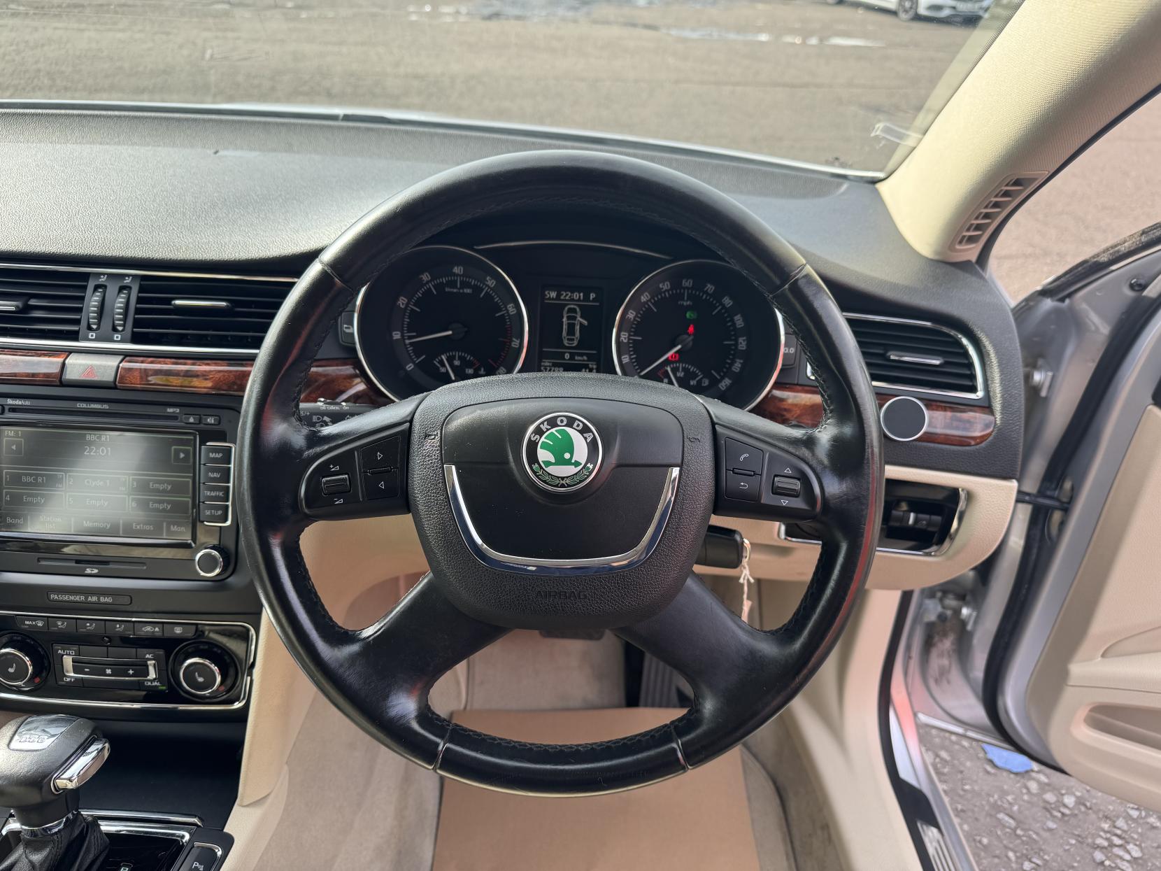 Skoda Superb 1.8 TSI Elegance Hatchback 5dr Petrol DSG Euro 4 (160 ps)