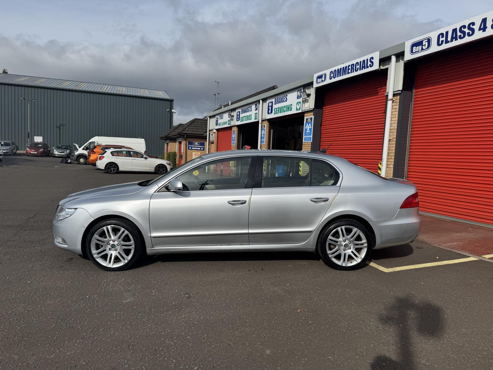 Skoda Superb 1.8 TSI Elegance Hatchback 5dr Petrol DSG Euro 4 (160 ps)