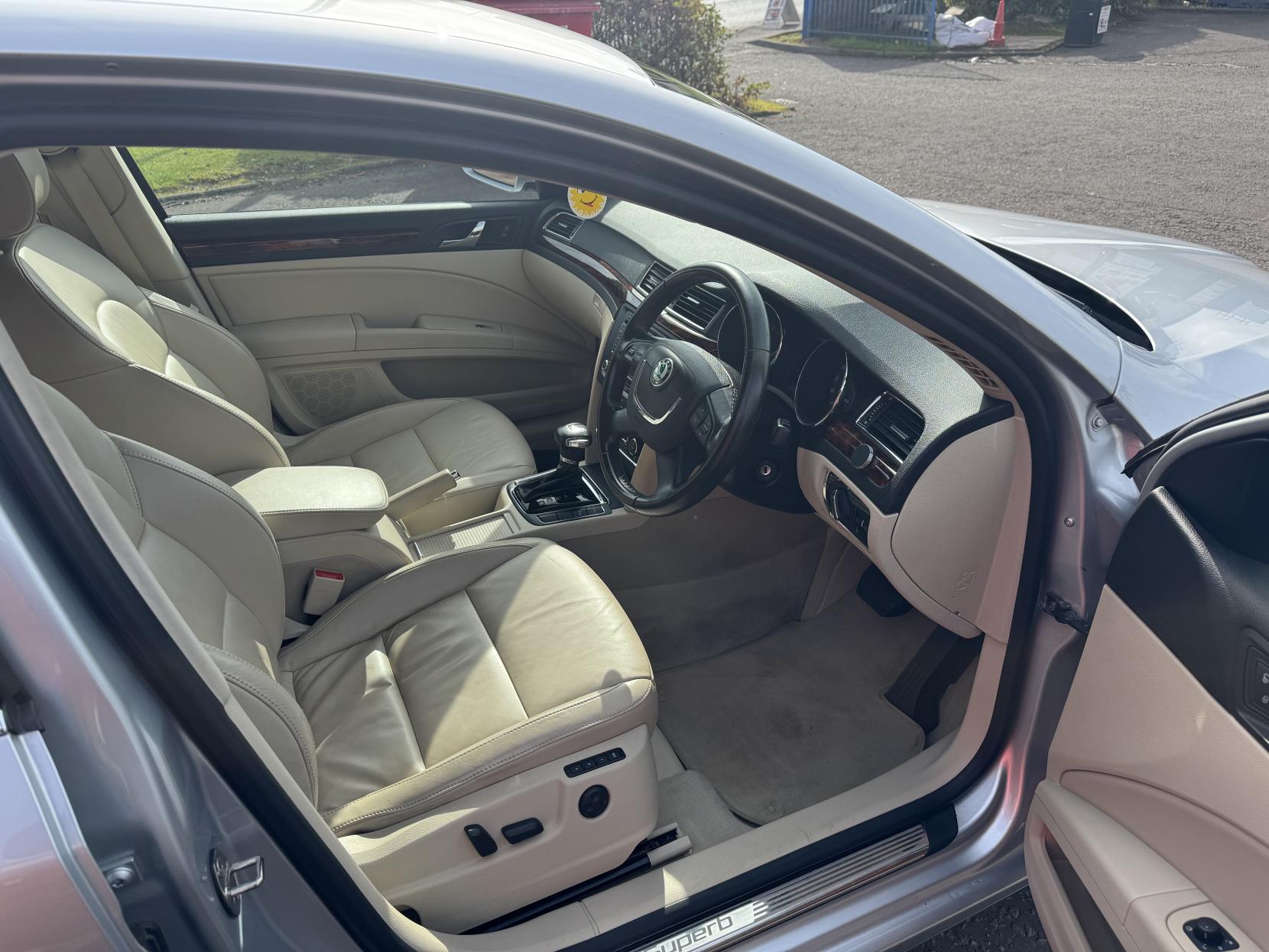 Skoda Superb 1.8 TSI Elegance Hatchback 5dr Petrol DSG Euro 4 (160 ps)