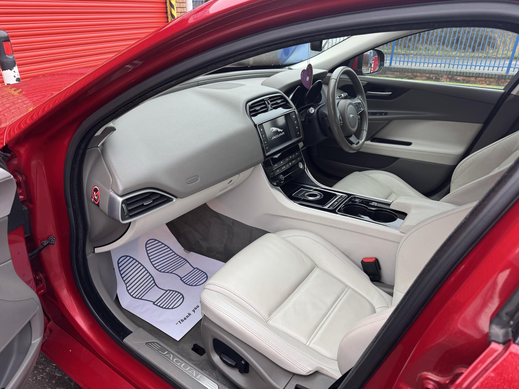 Jaguar XE 2.0d Prestige Saloon 4dr Diesel Auto Euro 6 (s/s) (180 ps)