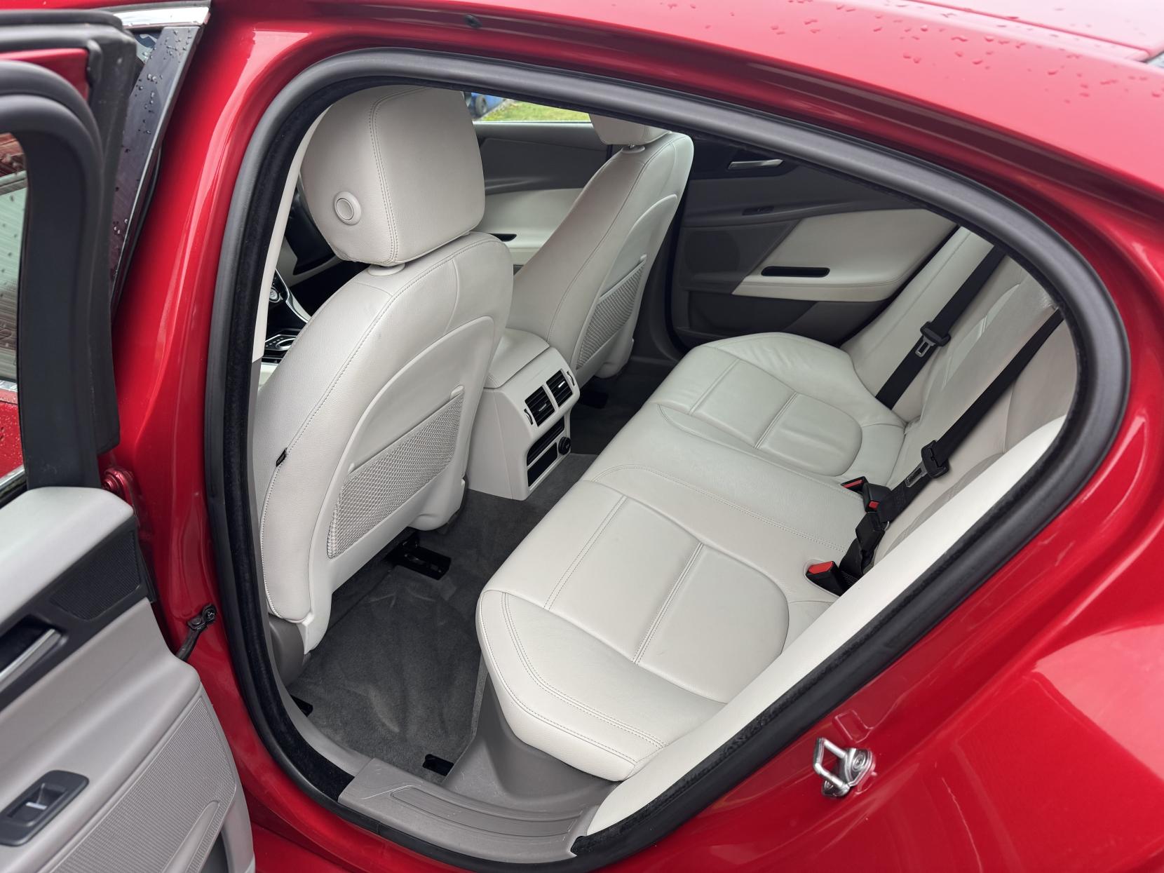 Jaguar XE 2.0d Prestige Saloon 4dr Diesel Auto Euro 6 (s/s) (180 ps)