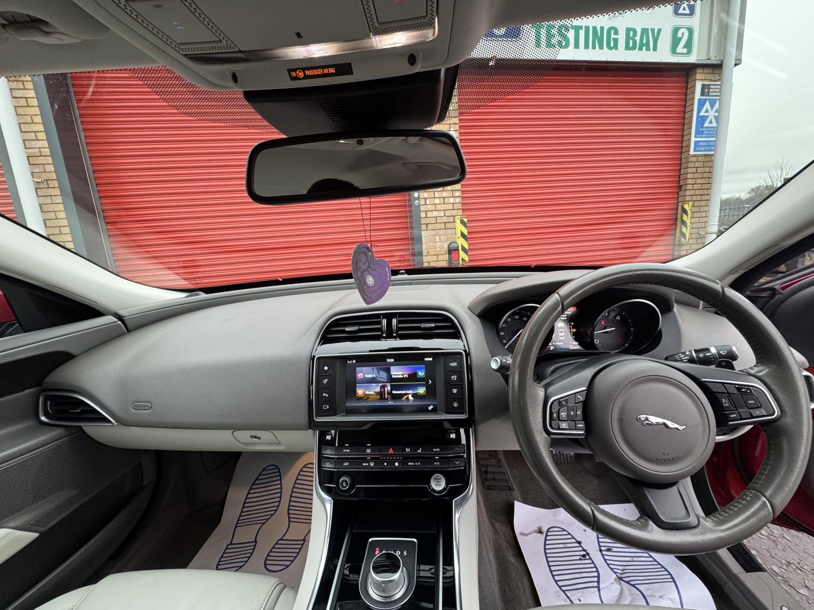 Jaguar XE 2.0d Prestige Saloon 4dr Diesel Auto Euro 6 (s/s) (180 ps)