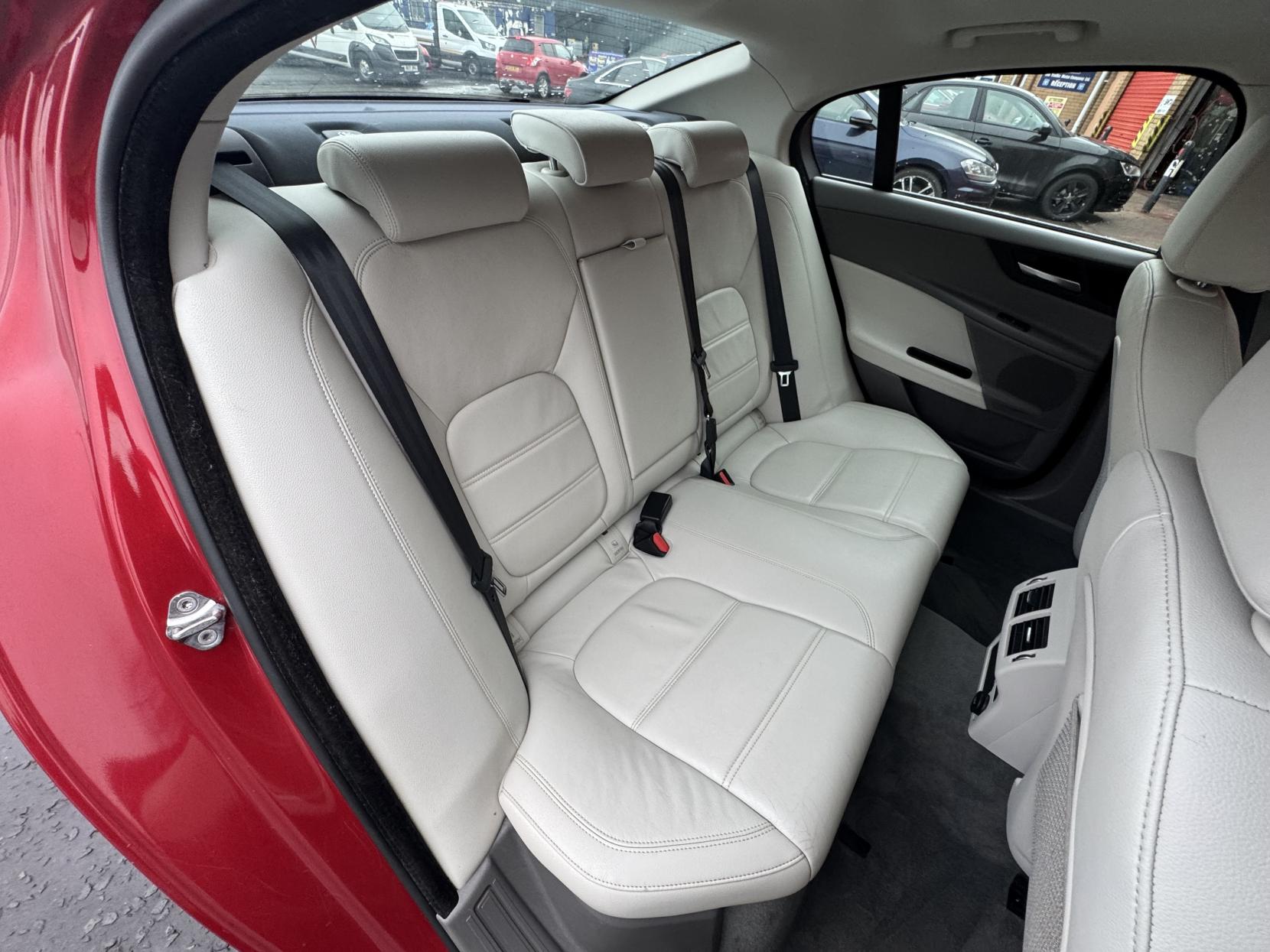 Jaguar XE 2.0d Prestige Saloon 4dr Diesel Auto Euro 6 (s/s) (180 ps)