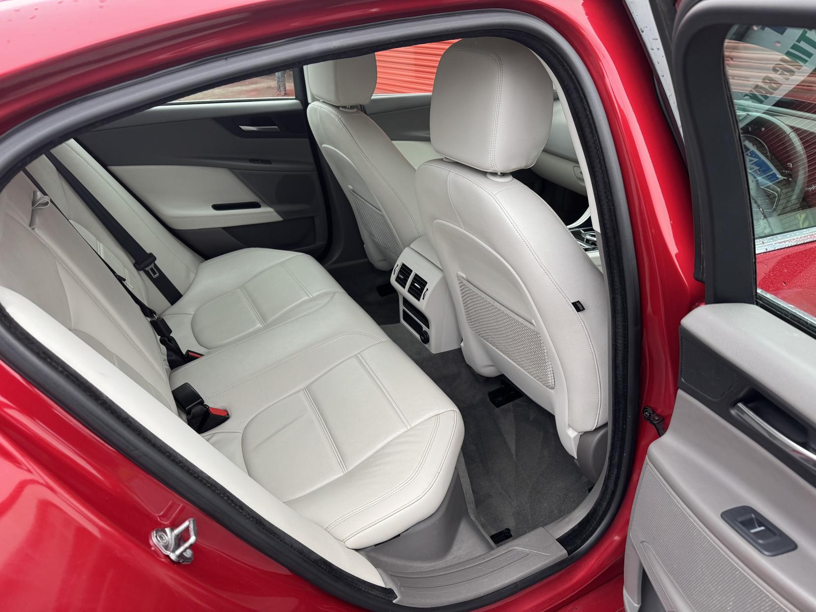 Jaguar XE 2.0d Prestige Saloon 4dr Diesel Auto Euro 6 (s/s) (180 ps)