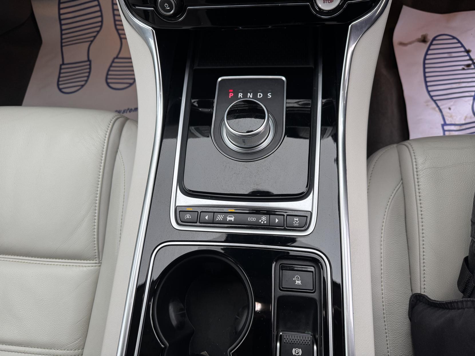 Jaguar XE 2.0d Prestige Saloon 4dr Diesel Auto Euro 6 (s/s) (180 ps)