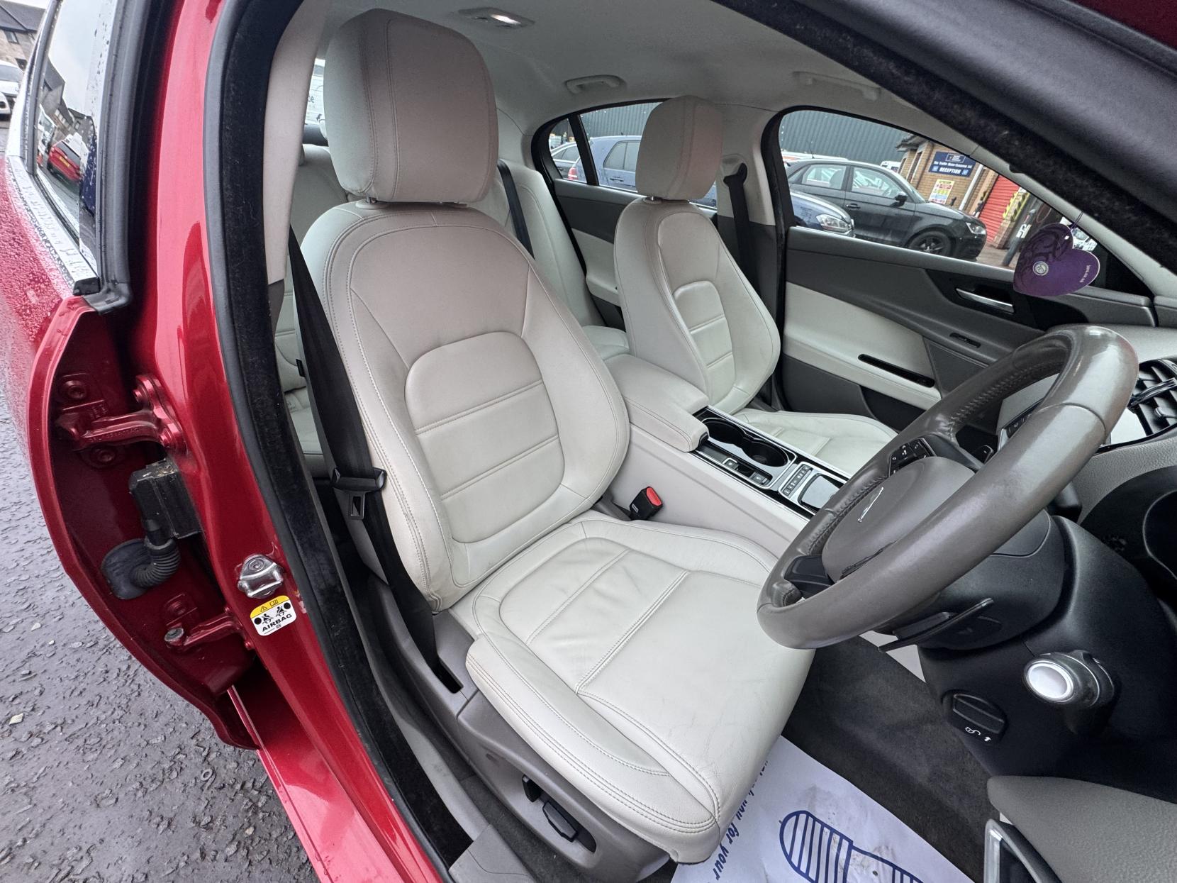 Jaguar XE 2.0d Prestige Saloon 4dr Diesel Auto Euro 6 (s/s) (180 ps)