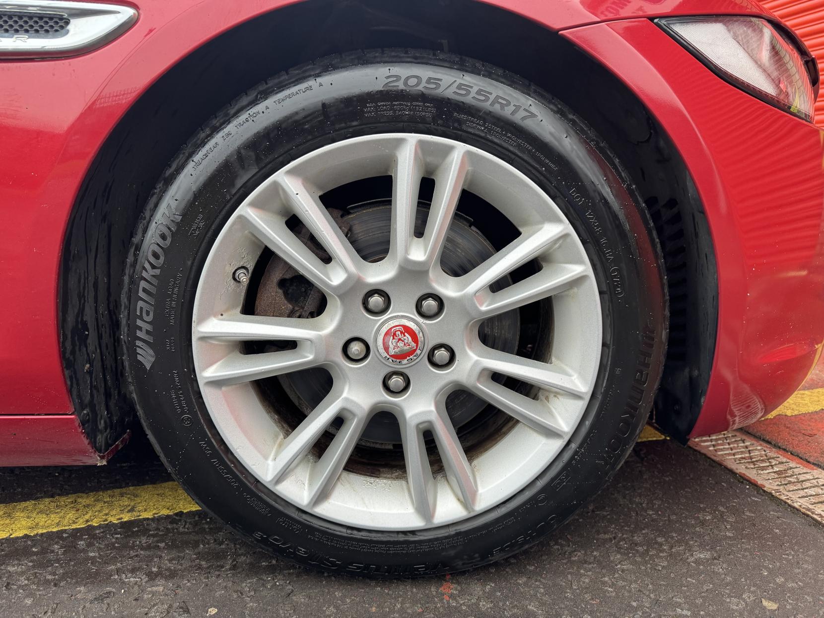 Jaguar XE 2.0d Prestige Saloon 4dr Diesel Auto Euro 6 (s/s) (180 ps)