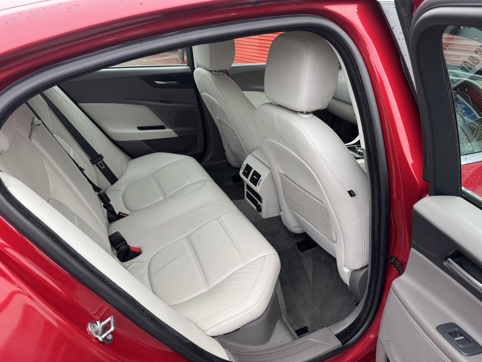 Jaguar XE 2.0d Prestige Saloon 4dr Diesel Auto Euro 6 (s/s) (180 ps)