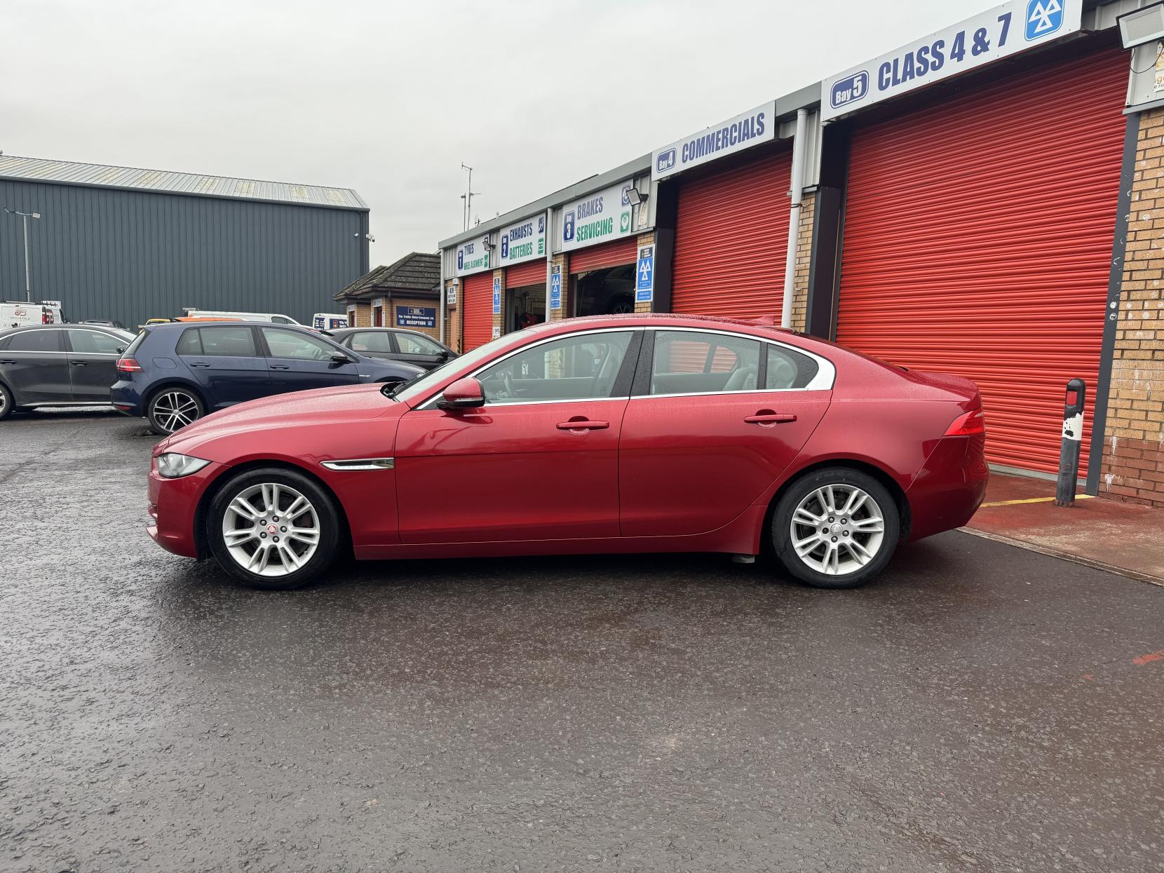 Jaguar XE 2.0d Prestige Saloon 4dr Diesel Auto Euro 6 (s/s) (180 ps)