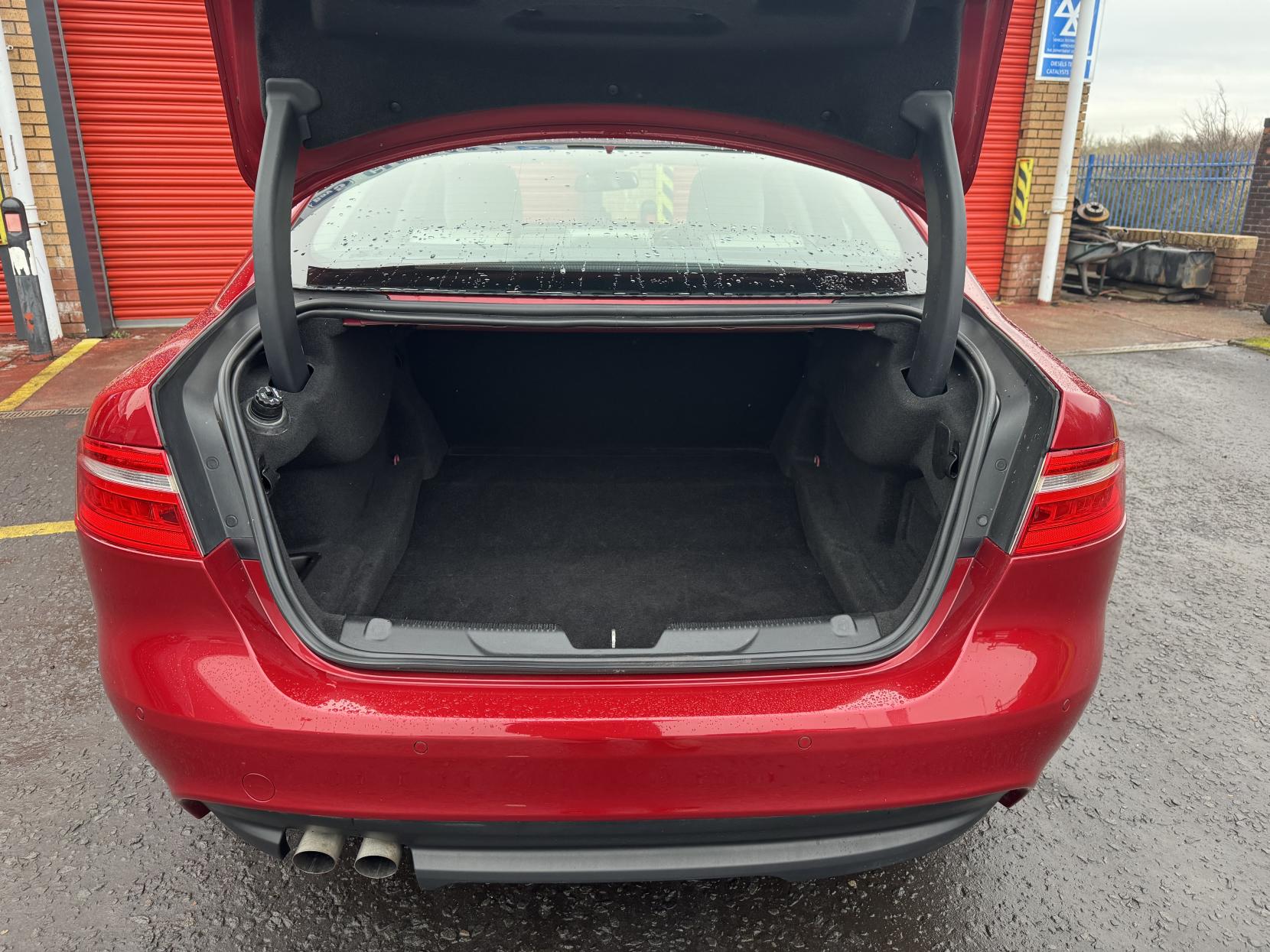 Jaguar XE 2.0d Prestige Saloon 4dr Diesel Auto Euro 6 (s/s) (180 ps)