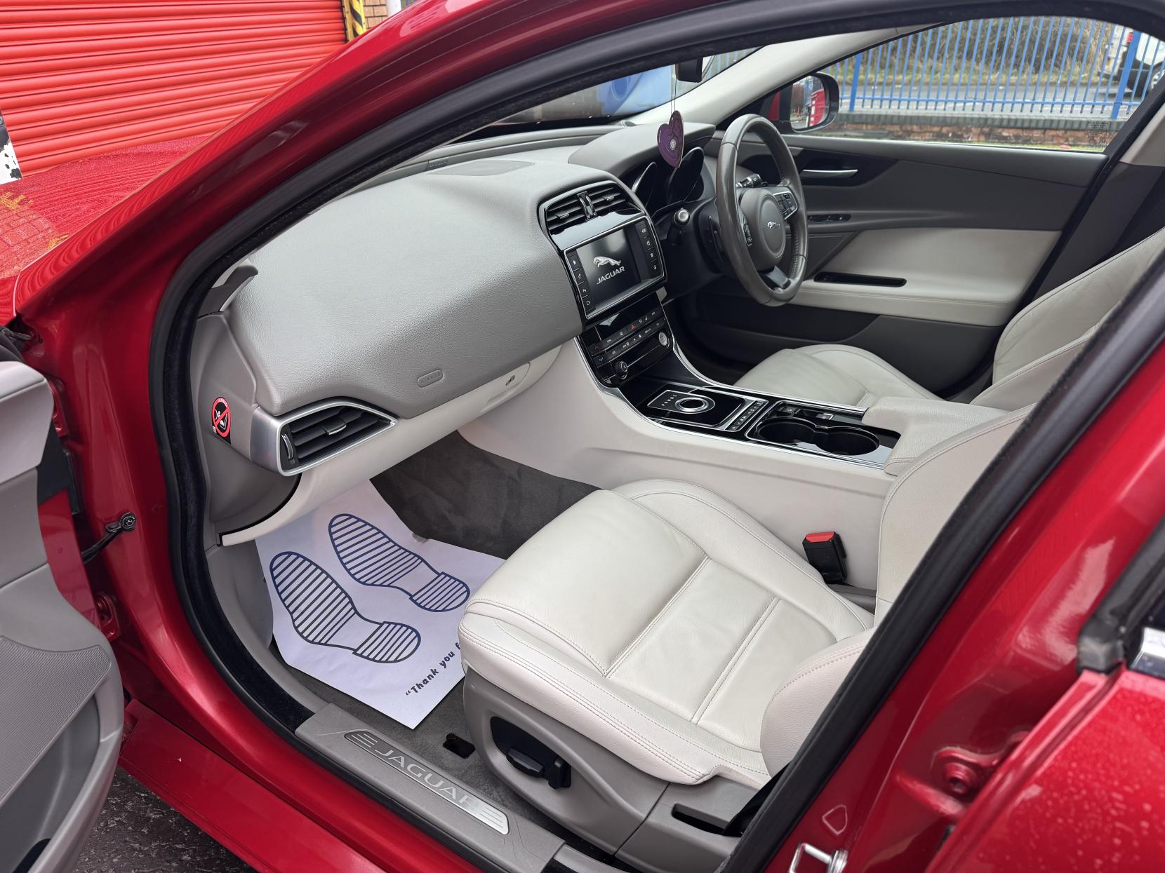 Jaguar XE 2.0d Prestige Saloon 4dr Diesel Auto Euro 6 (s/s) (180 ps)