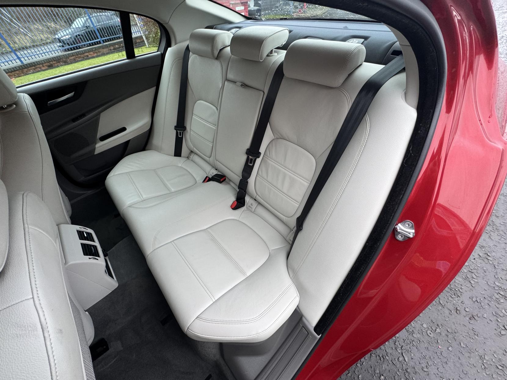 Jaguar XE 2.0d Prestige Saloon 4dr Diesel Auto Euro 6 (s/s) (180 ps)