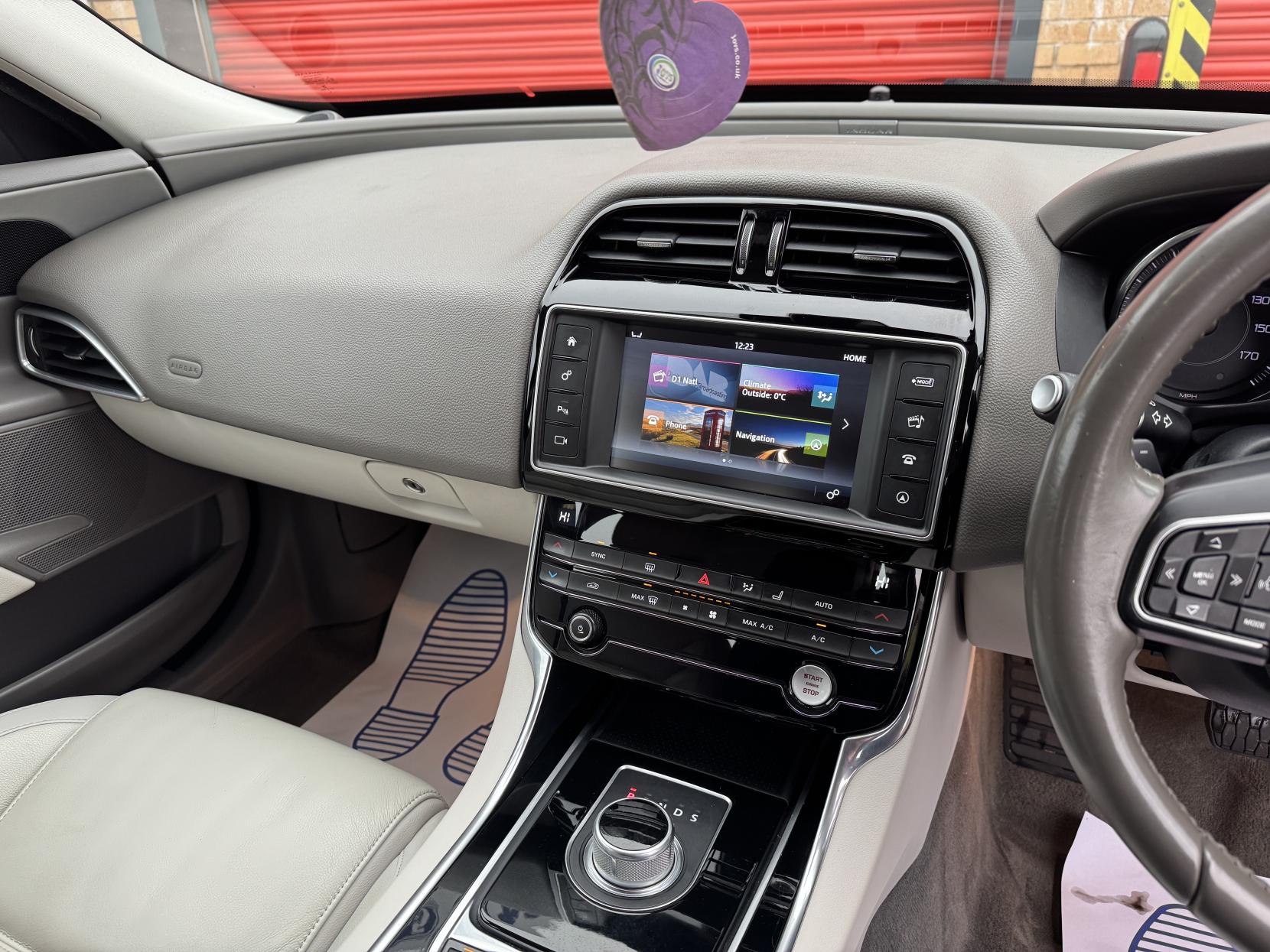 Jaguar XE 2.0d Prestige Saloon 4dr Diesel Auto Euro 6 (s/s) (180 ps)