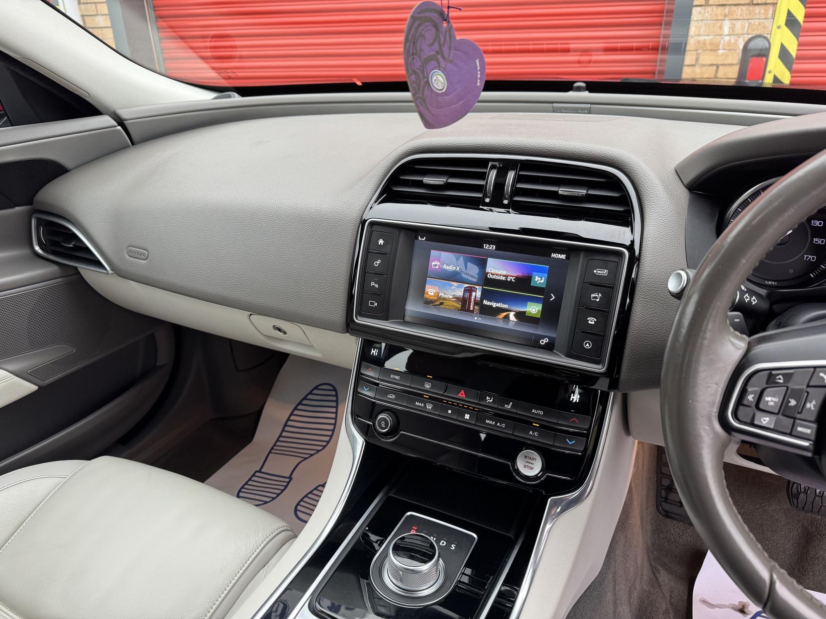 Jaguar XE 2.0d Prestige Saloon 4dr Diesel Auto Euro 6 (s/s) (180 ps)