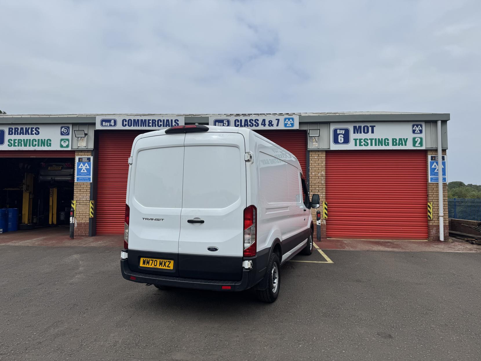 Ford Transit 2.0 350 EcoBlue Leader Panel Van 5dr Diesel Manual FWD L3 H2 Euro 6 (s/s) (130 ps)