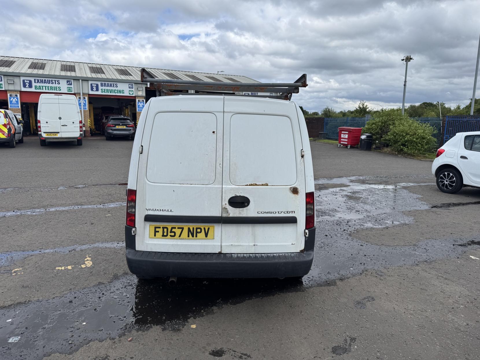 Vauxhall Combo 1.7 CDTi 1700 16v Panel Van 3dr Diesel Manual (140 g/km, 99 bhp)