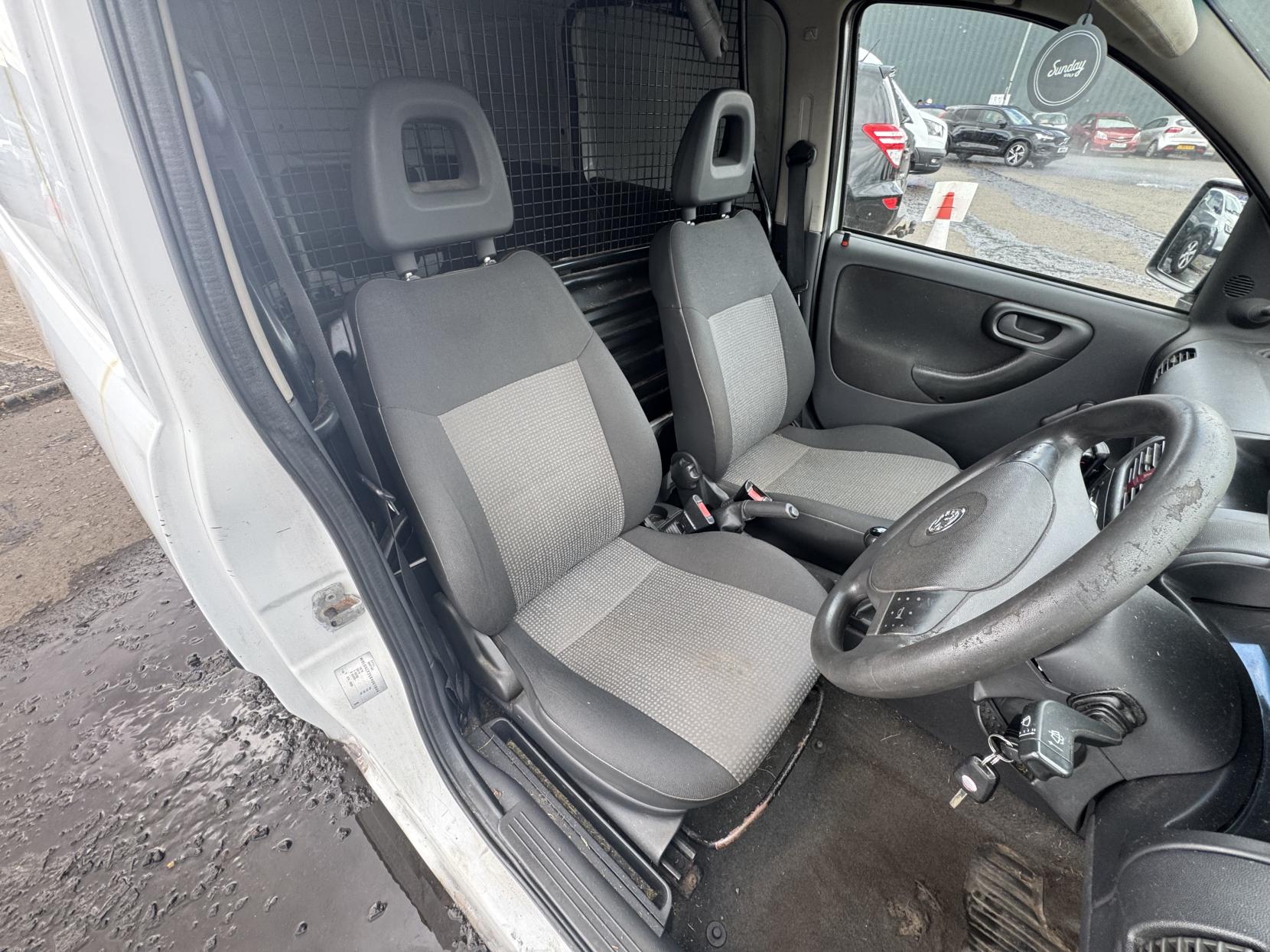 Vauxhall Combo 1.7 CDTi 1700 16v Panel Van 3dr Diesel Manual (140 g/km, 99 bhp)
