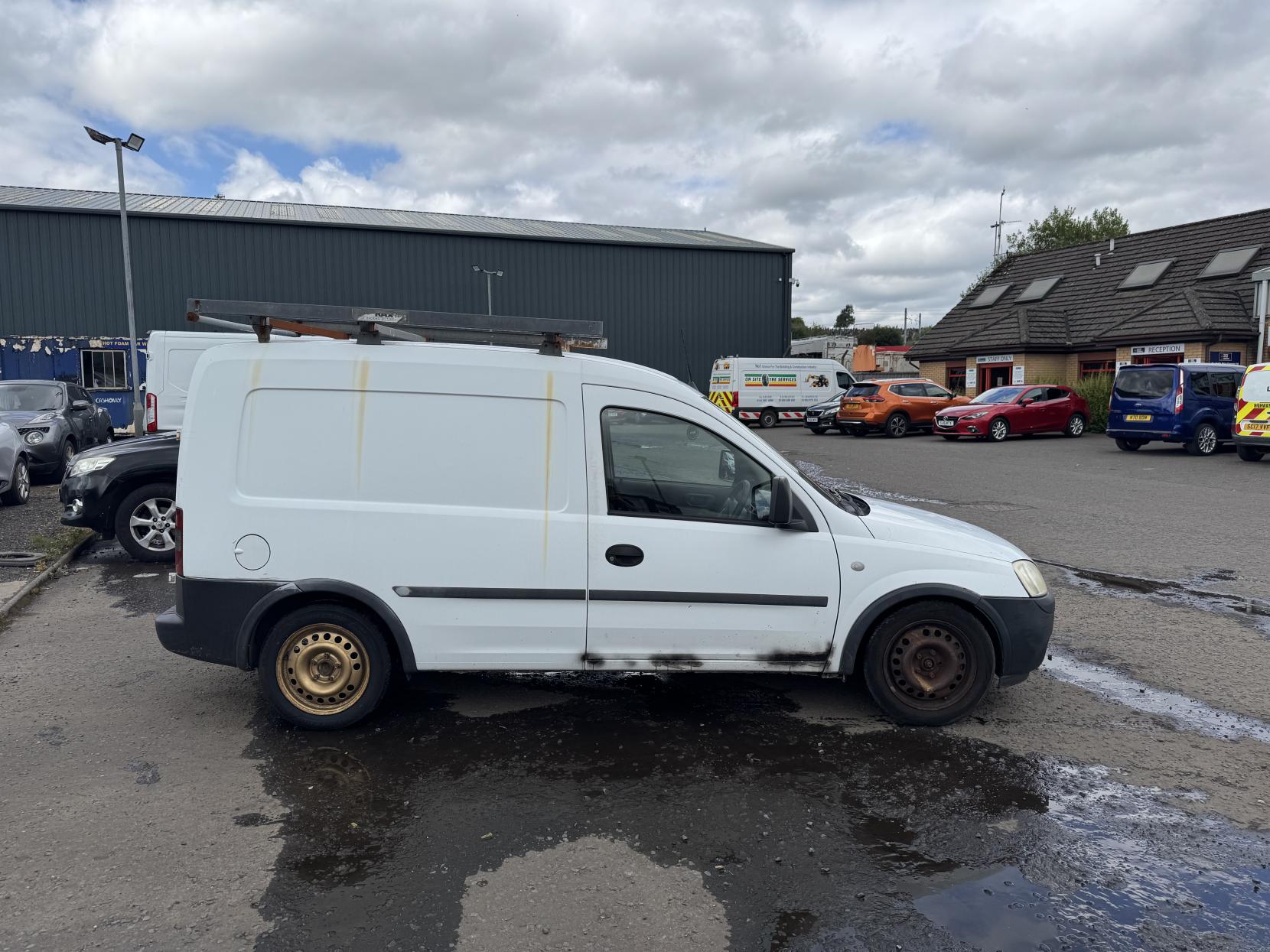 Vauxhall Combo 1.7 CDTi 1700 16v Panel Van 3dr Diesel Manual (140 g/km, 99 bhp)