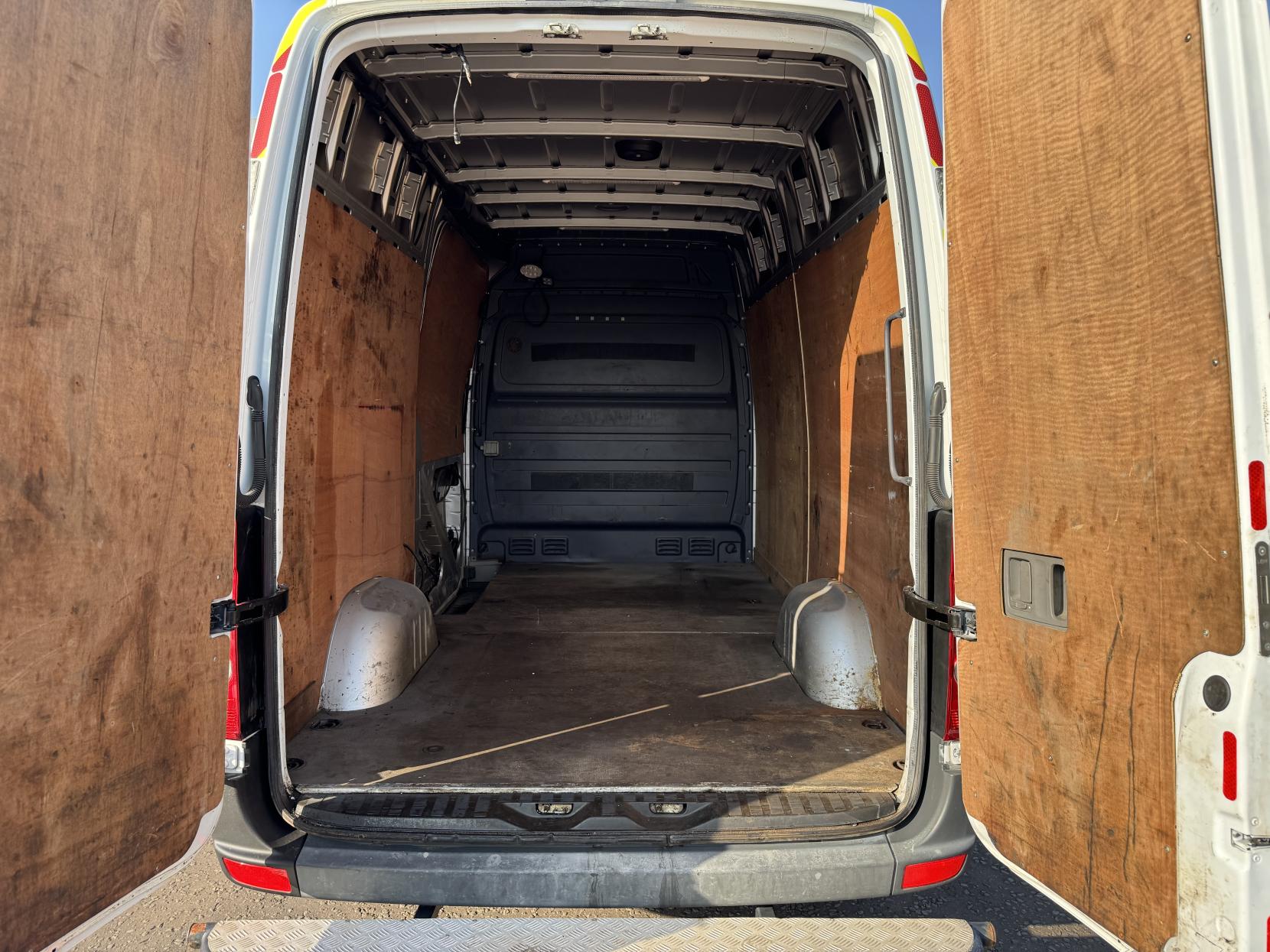 Volkswagen Crafter 2.0 TDI CR35 Panel Van 4dr Diesel Manual L2 H3 (234 g/km, 134 bhp)