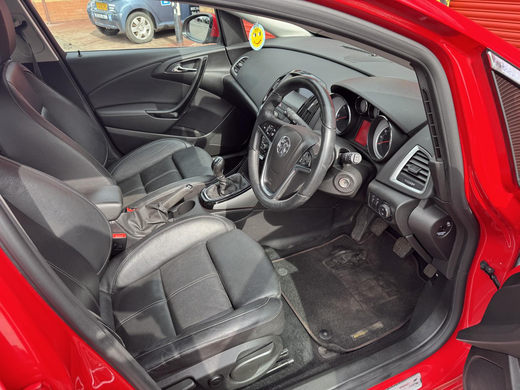 Vauxhall Astra 1.6 CDTi ecoFLEX Elite Hatchback 5dr Diesel Manual Euro 6 (s/s) (136 ps)