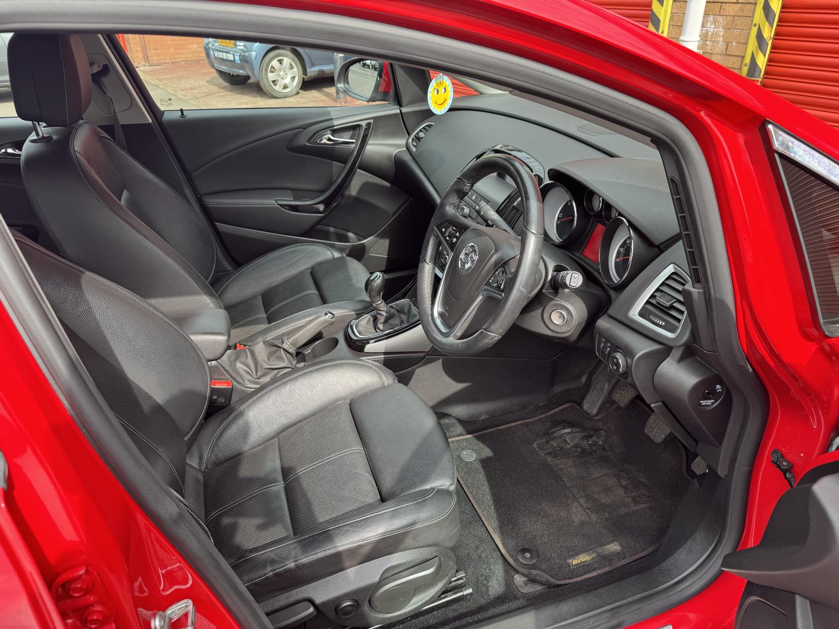 Vauxhall Astra 1.6 CDTi ecoFLEX Elite Hatchback 5dr Diesel Manual Euro 6 (s/s) (136 ps)