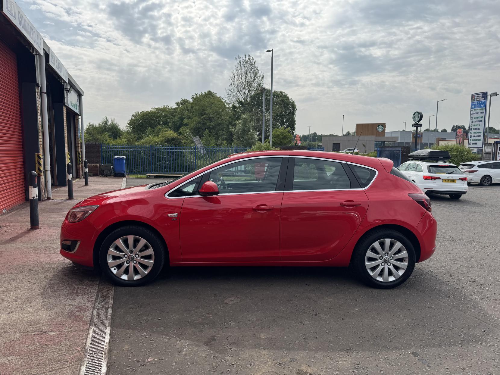 Vauxhall Astra 1.6 CDTi ecoFLEX Elite Hatchback 5dr Diesel Manual Euro 6 (s/s) (136 ps)