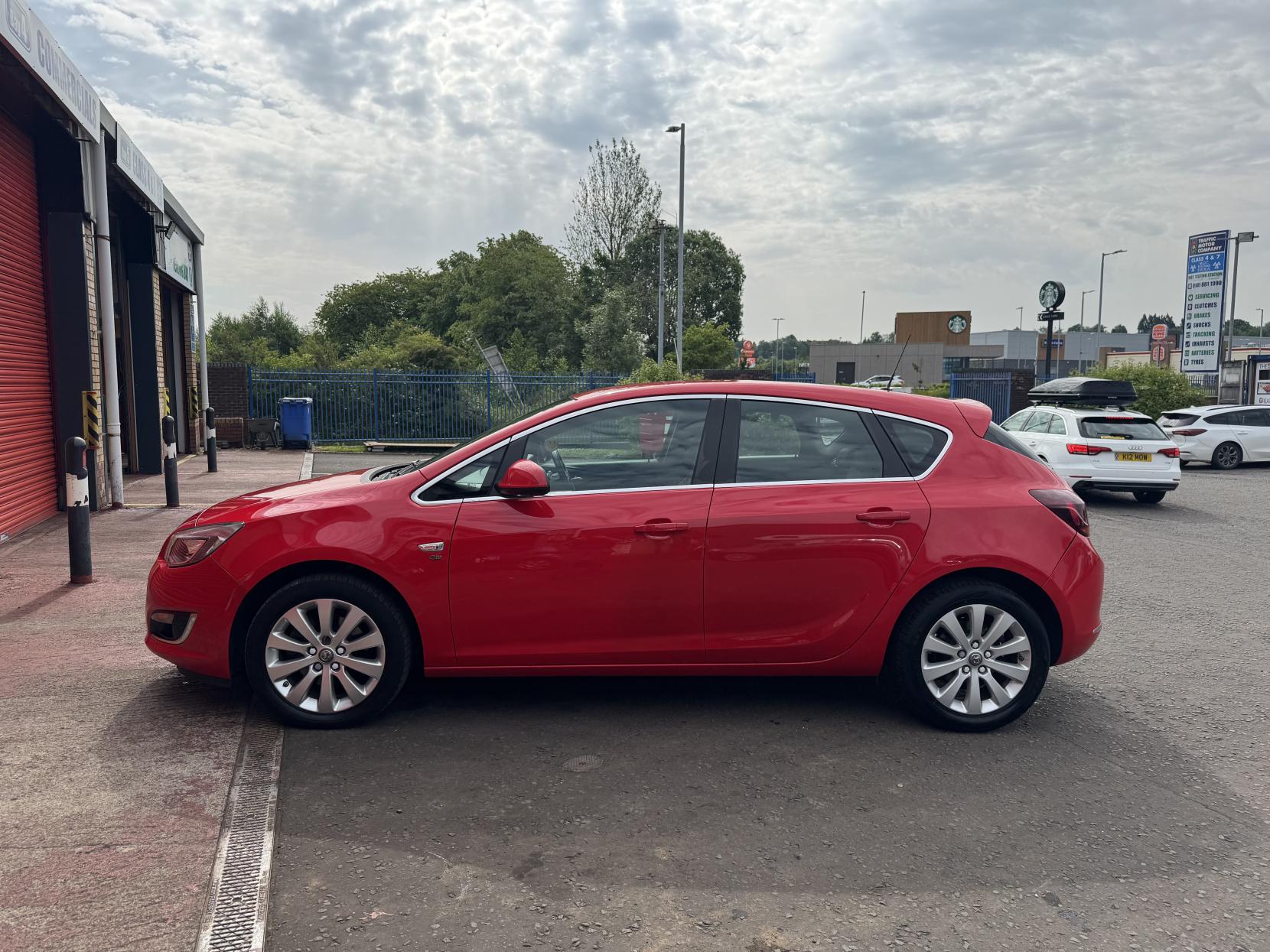 Vauxhall Astra 1.6 CDTi ecoFLEX Elite Hatchback 5dr Diesel Manual Euro 6 (s/s) (136 ps)