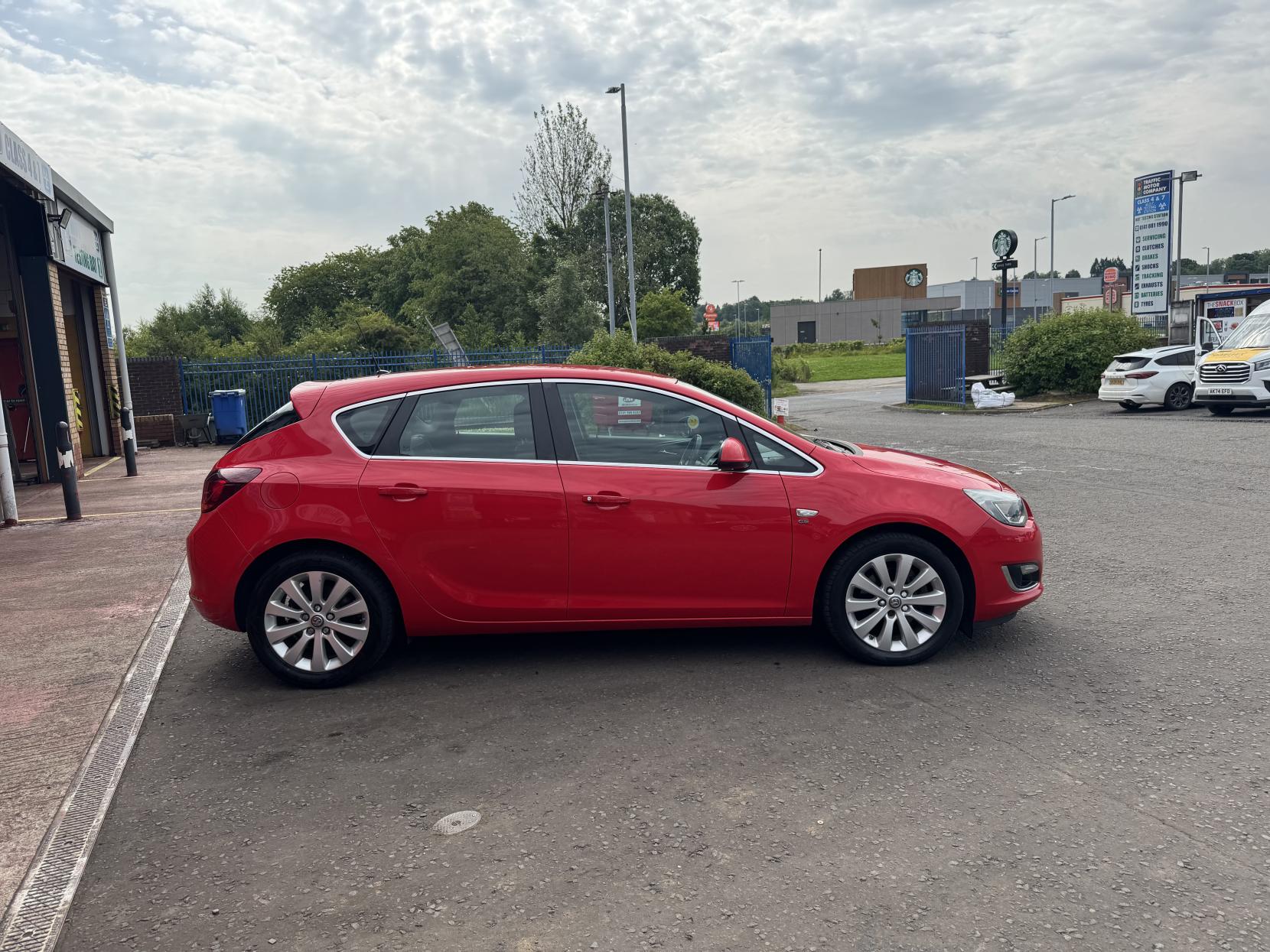 Vauxhall Astra 1.6 CDTi ecoFLEX Elite Hatchback 5dr Diesel Manual Euro 6 (s/s) (136 ps)