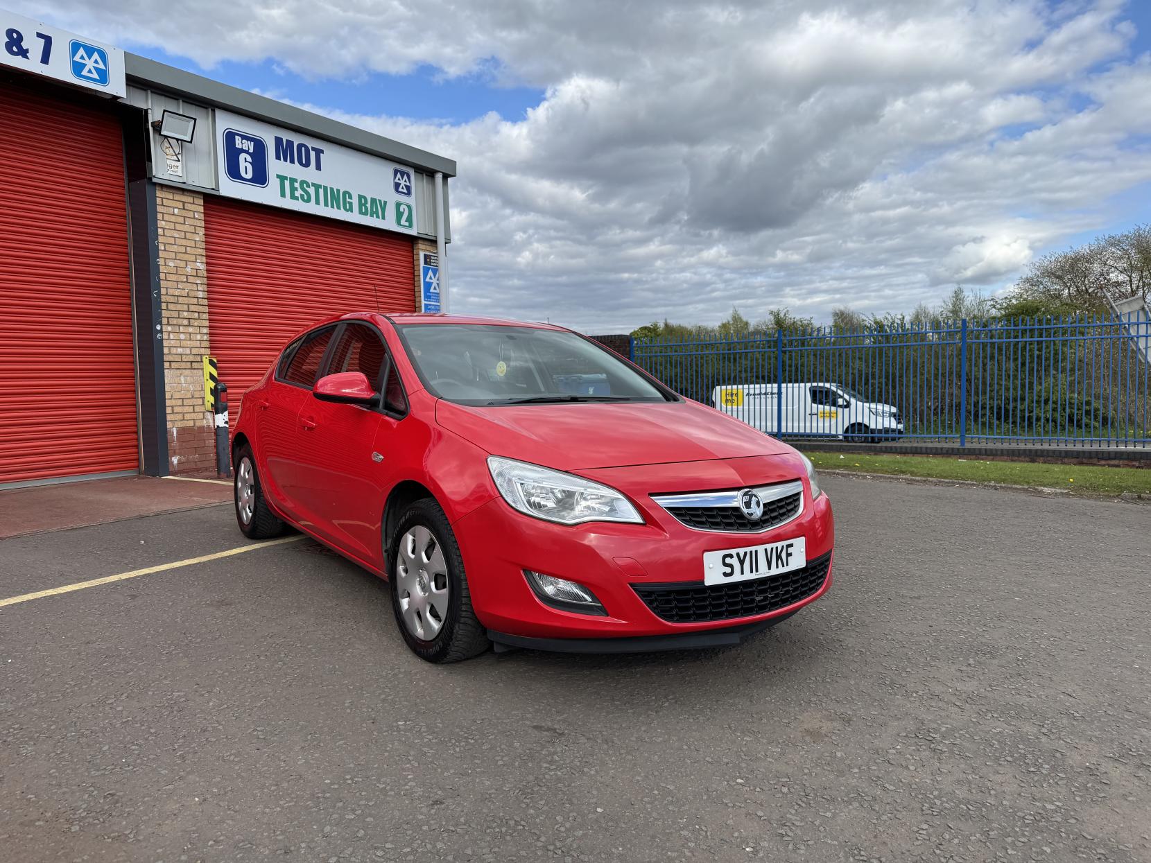 Vauxhall Astra 1.4 16v Exclusiv Hatchback 5dr Petrol Manual Euro 5 (100 ps)