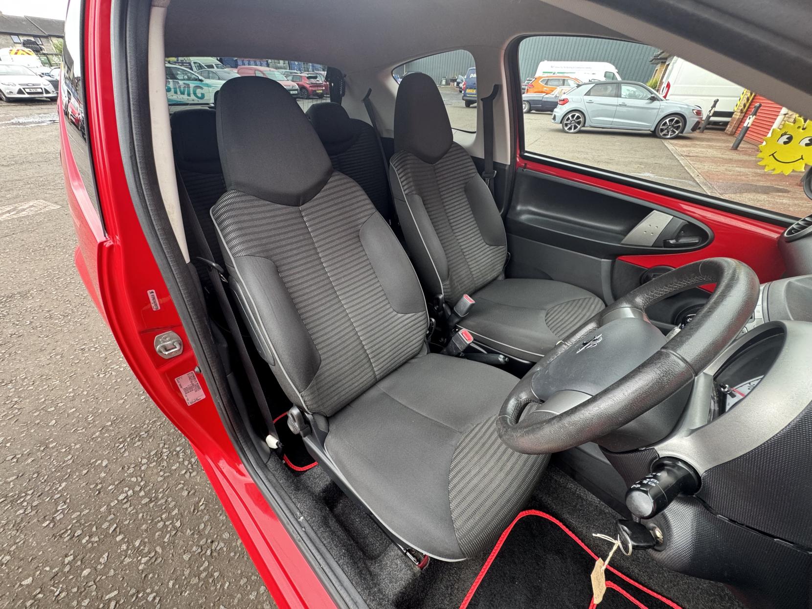 Peugeot 107 1.0 12V Allure Hatchback 3dr Petrol Manual Euro 5 (68 ps)