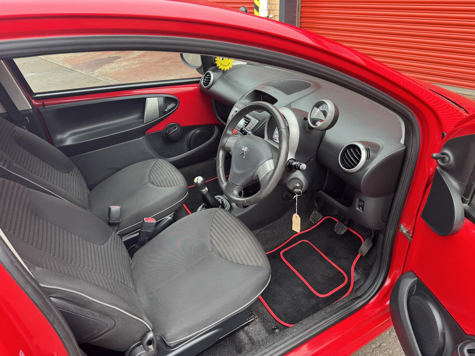 Peugeot 107 1.0 12V Allure Hatchback 3dr Petrol Manual Euro 5 (68 ps)