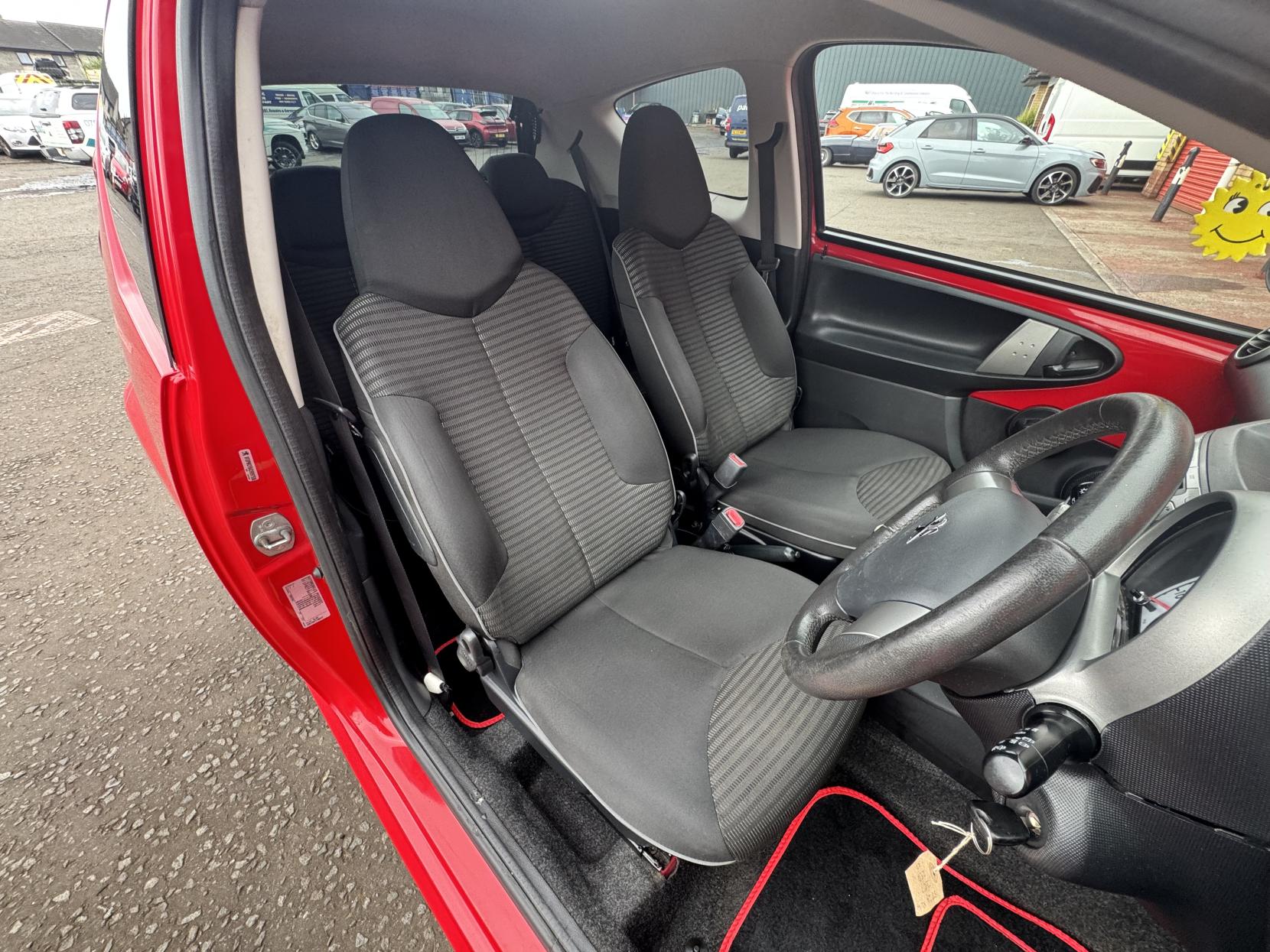 Peugeot 107 1.0 12V Allure Hatchback 3dr Petrol Manual Euro 5 (68 ps)