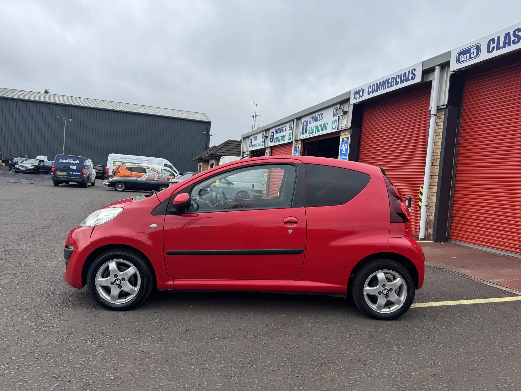 Peugeot 107 1.0 12V Allure Hatchback 3dr Petrol Manual Euro 5 (68 ps)