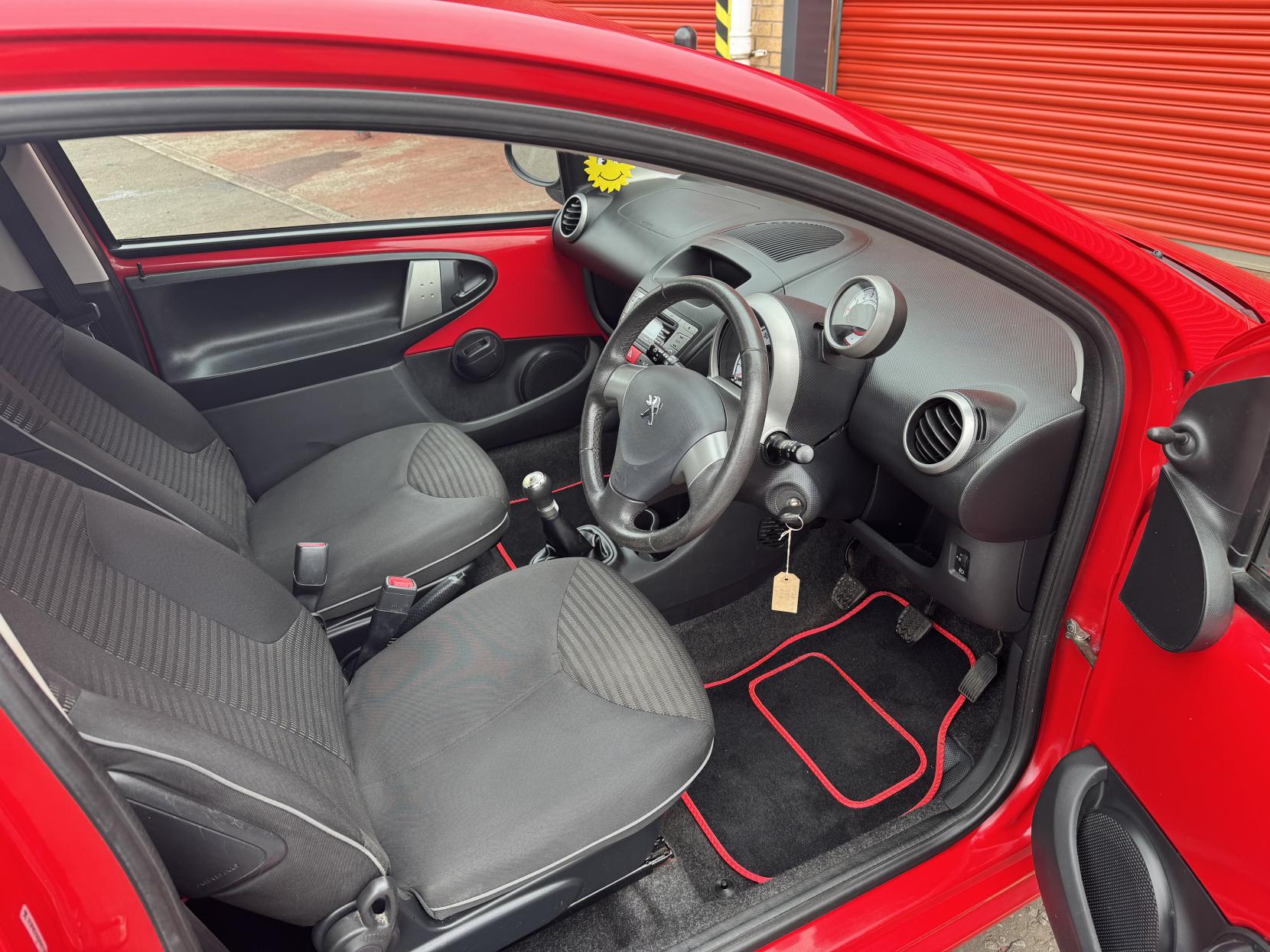 Peugeot 107 1.0 12V Allure Hatchback 3dr Petrol Manual Euro 5 (68 ps)