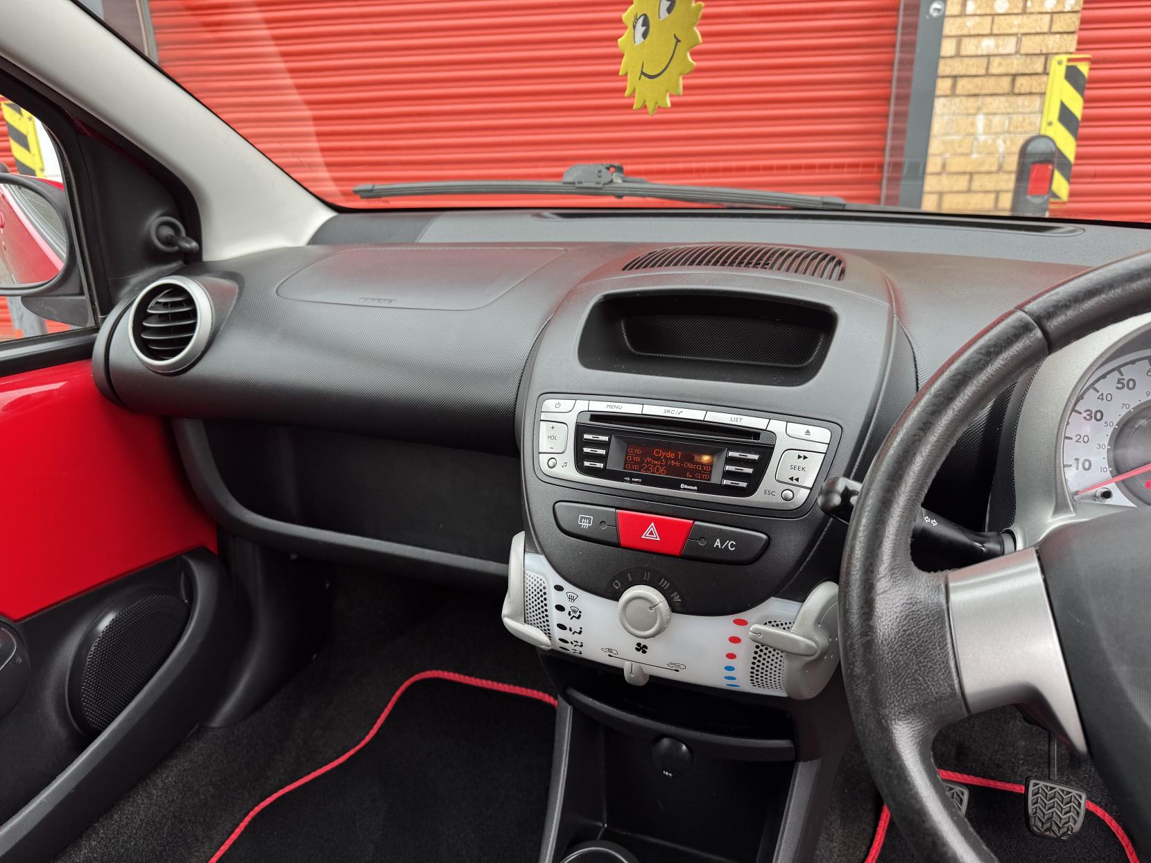 Peugeot 107 1.0 12V Allure Hatchback 3dr Petrol Manual Euro 5 (68 ps)
