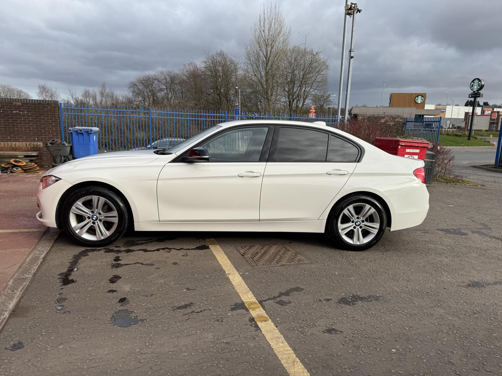 BMW 3 Series 2.0 320i Sport Saloon 4dr Petrol Auto Euro 6 (s/s) (184 ps)