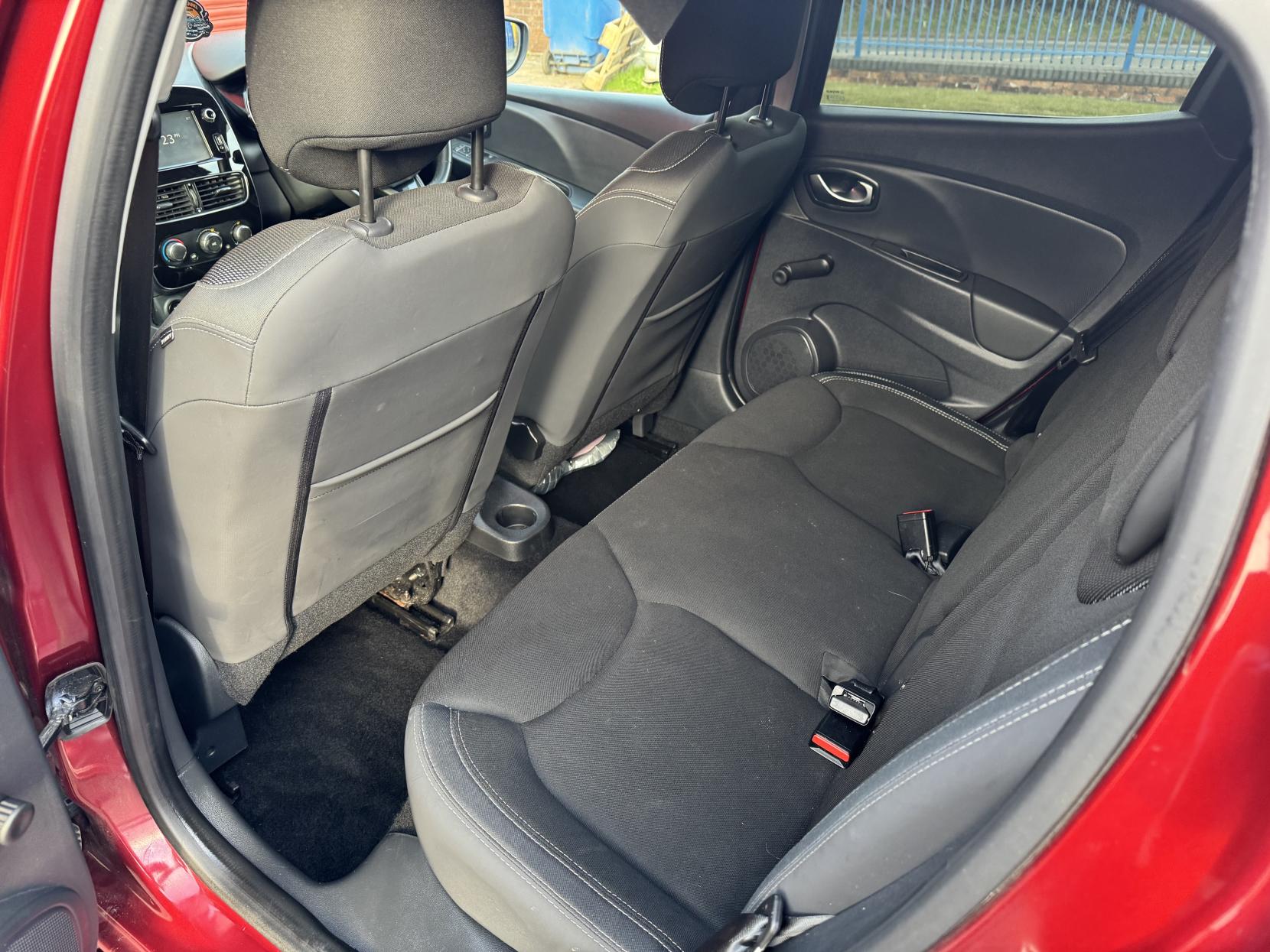 Renault Clio 0.9 TCe Dynamique Nav Hatchback 5dr Petrol Manual Euro 6 (s/s) (90 ps)