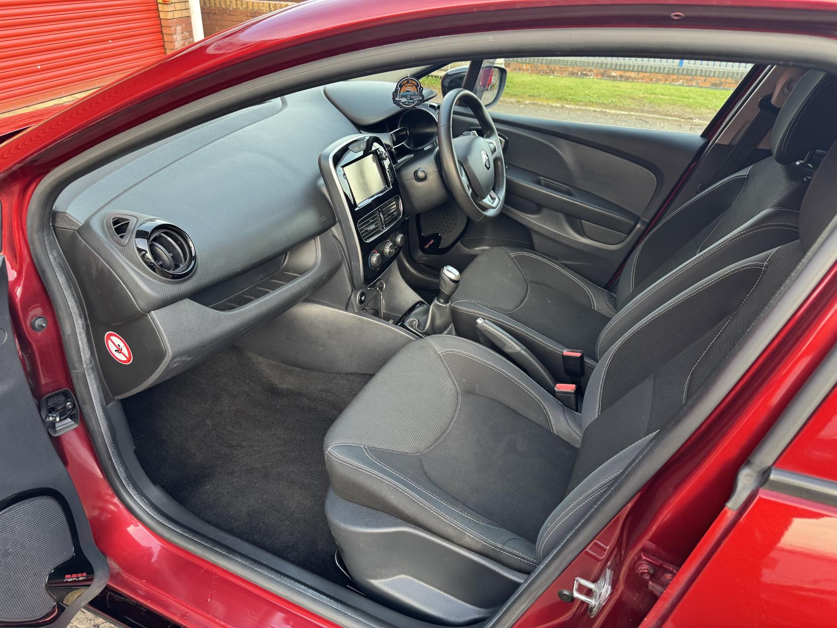 Renault Clio 0.9 TCe Dynamique Nav Hatchback 5dr Petrol Manual Euro 6 (s/s) (90 ps)