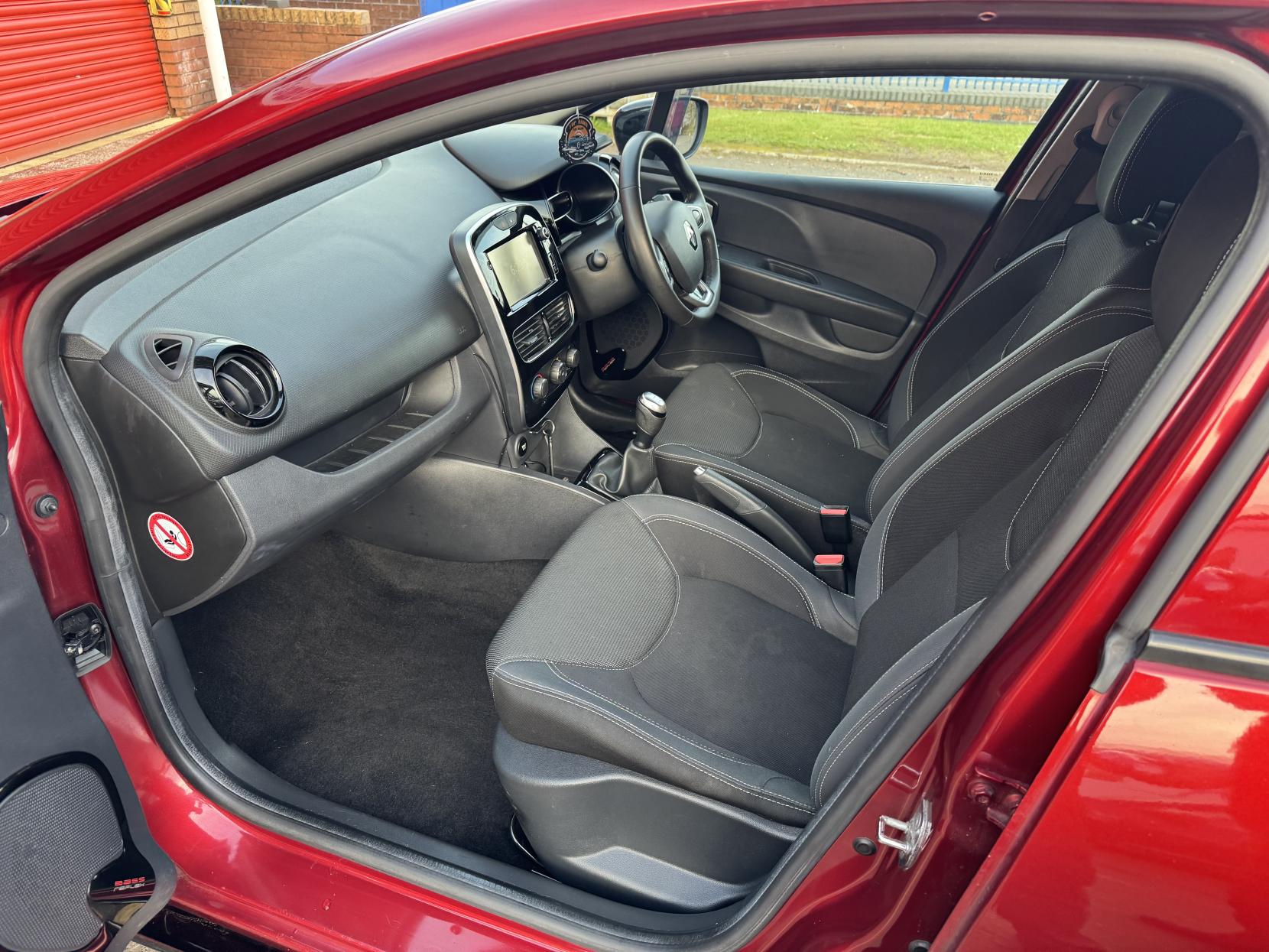 Renault Clio 0.9 TCe Dynamique Nav Hatchback 5dr Petrol Manual Euro 6 (s/s) (90 ps)